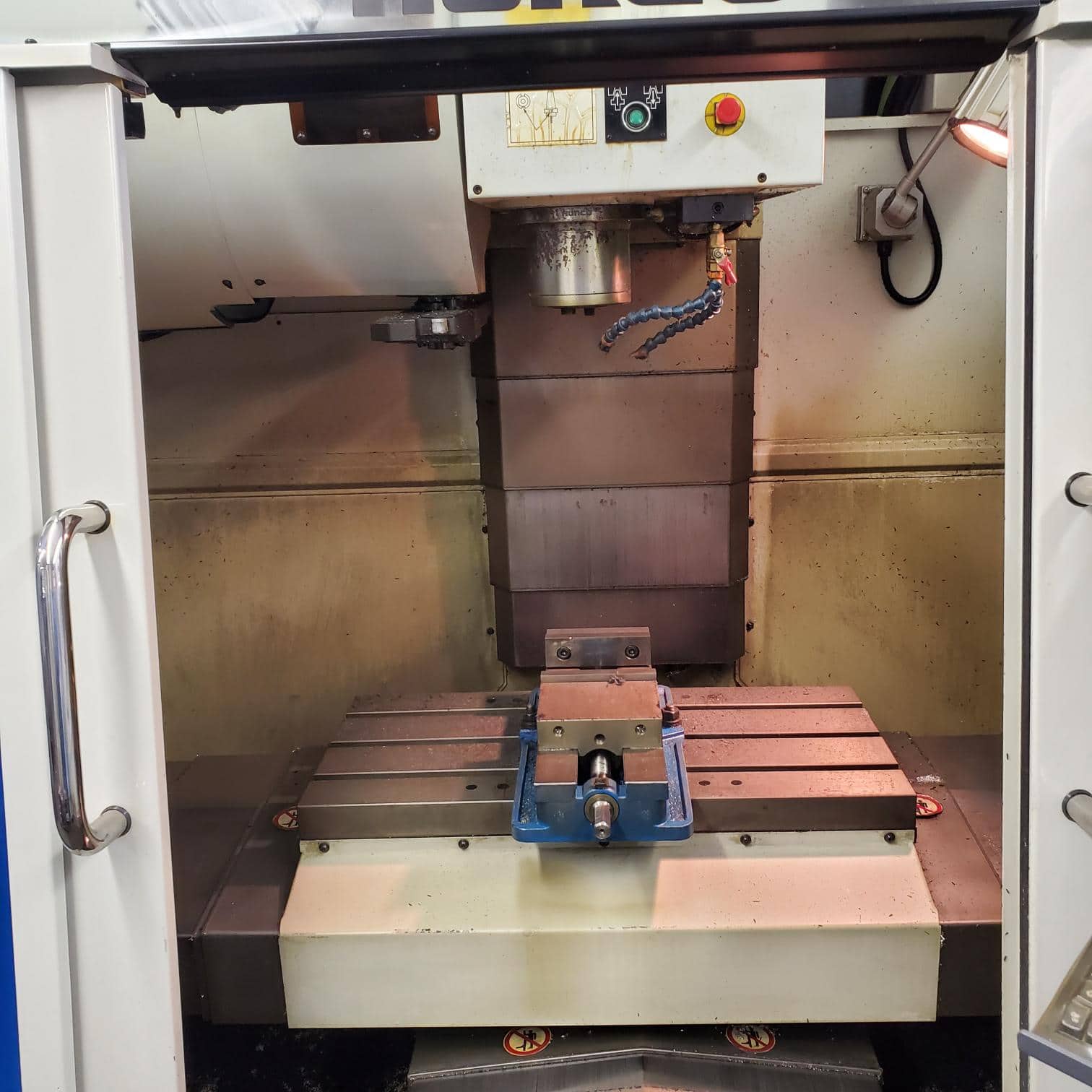 Hurco VM10 VMC, 2008 - WinMax Control, Chip Conveyor, Spindle Chiller - Image 2