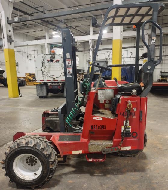 5,500 LB Capacity Moffett M55 Diesel Forklift, 2014 - 2863 Hours - Image 3