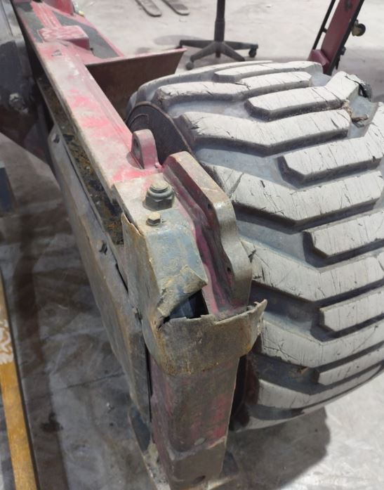 5,500 LB Capacity Moffett M55 Diesel Forklift, 2014 - 1930 Hours - Image 7
