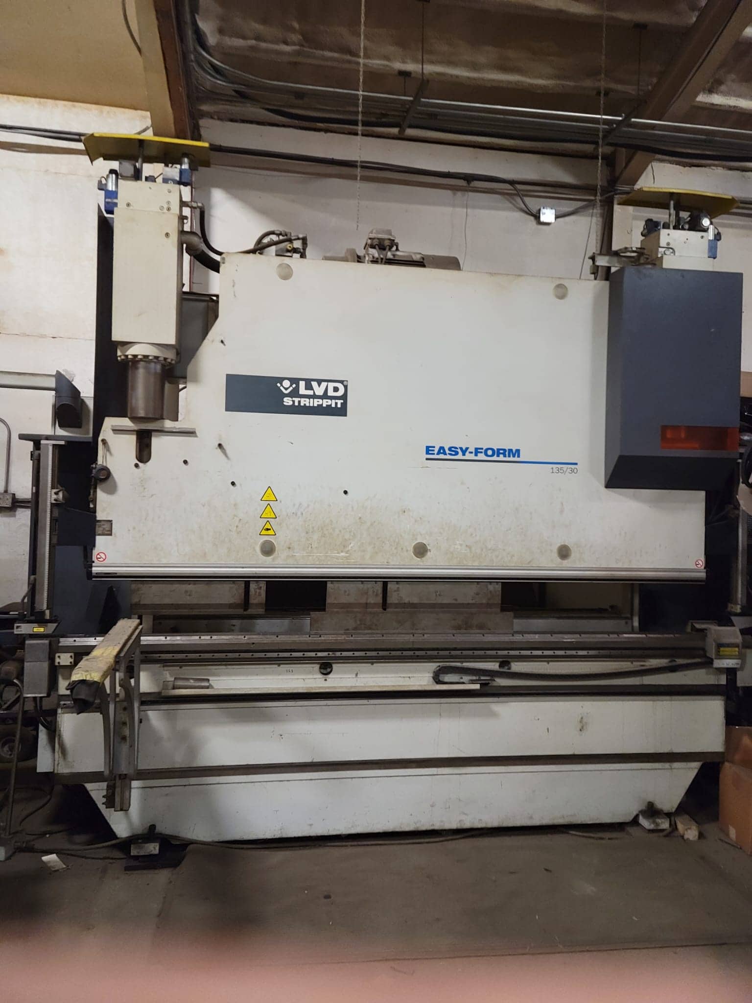 135 Ton x 12' LVD Strippit Easy-Form 135/30 Hydraulic Press Brake, 2005