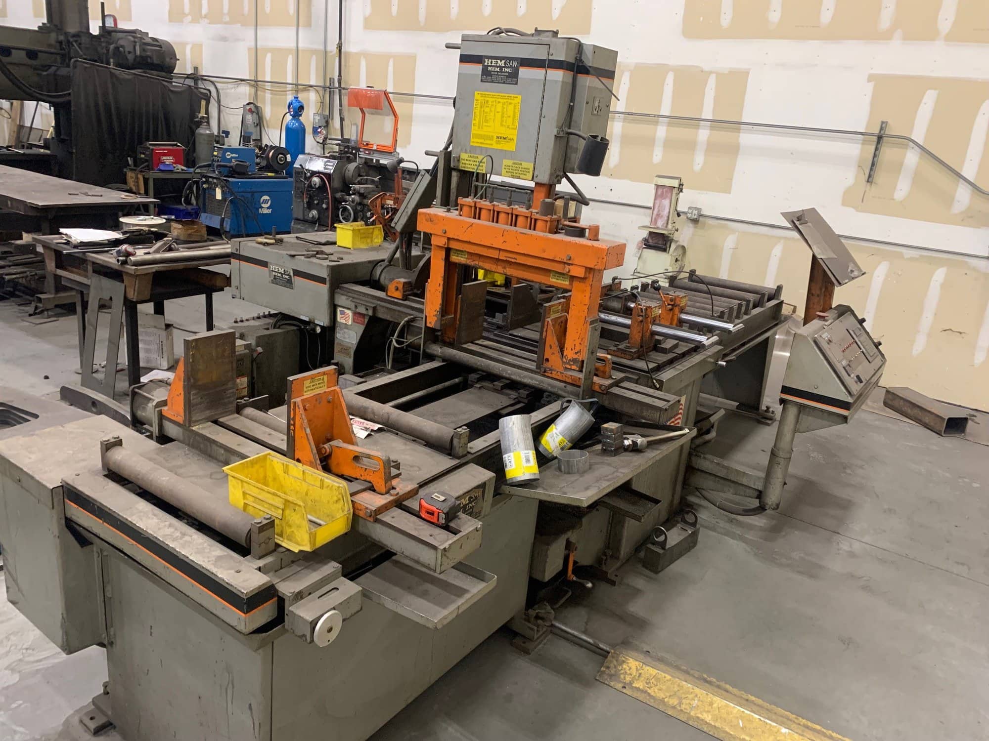 18" x 18" HEM V100LA-2 Vertical Band Saw, 1998