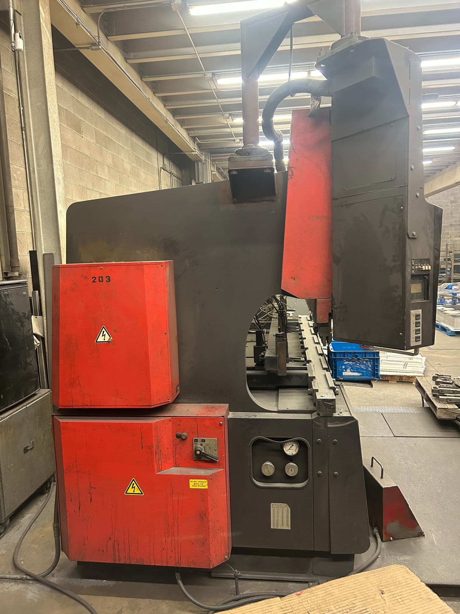 187 Ton x 13' Amada HFB 1704 CNC Press Brake, 1998 - Image 2