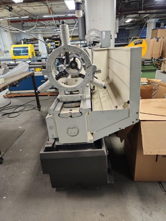Victor 2260E Engine Lathe, 2000 - Equipped with 3 and 4 Jaw Chucks - Image 3