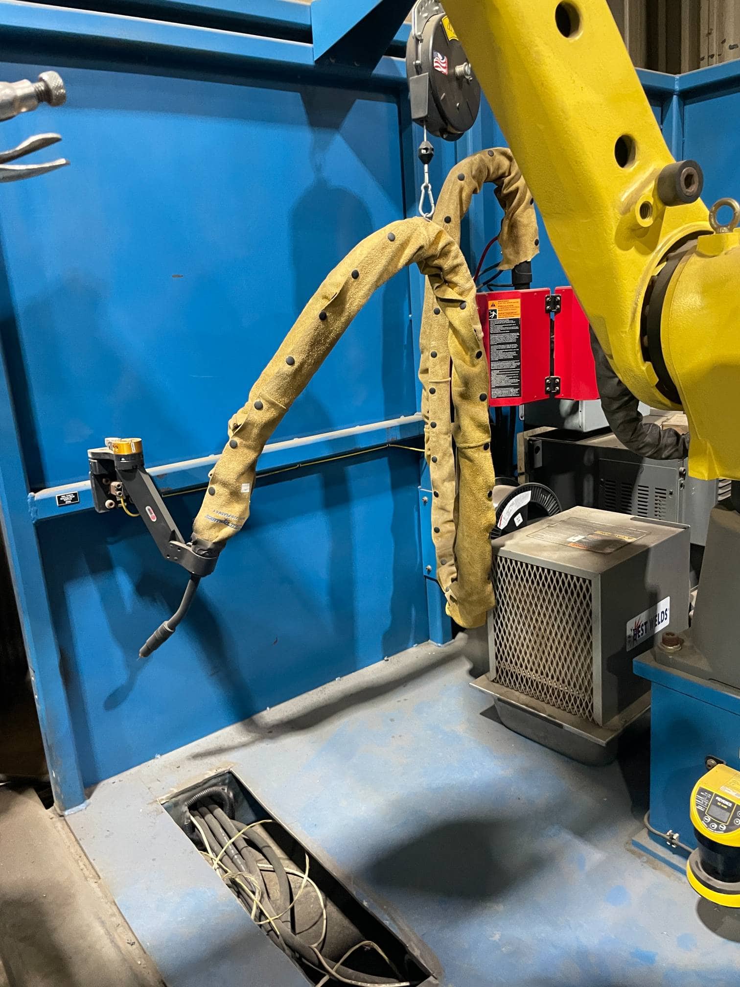 Arc Specialties MIG/TIG Weld Cell Equipped With Fanuc ARC Mate 120iC, 2013 - Image 10