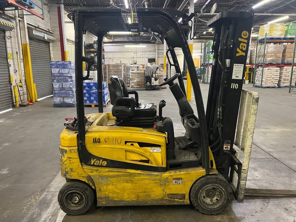 4,000 Lbs Yale ERP040VFN36TE082 Electric Sit Down Forklift, 2015 - Image 3