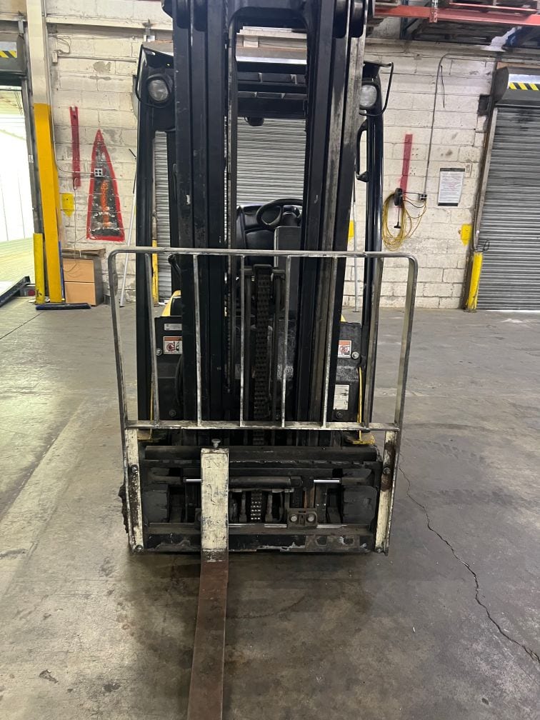 4,000 Lbs Yale ERP040VFN36TE082 Electric Sit Down Forklift, 2015 - Image 4