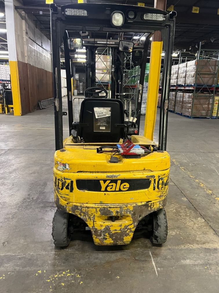 4,000 Lbs Yale ERP040VFN36TE082 Electric Sit Down Forklift, 2013 - Image 2