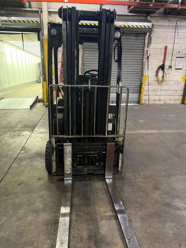 4,000 Lbs Yale ERP040VFN36TE082 Electric Sit Down Forklift, 2013 - Image 4