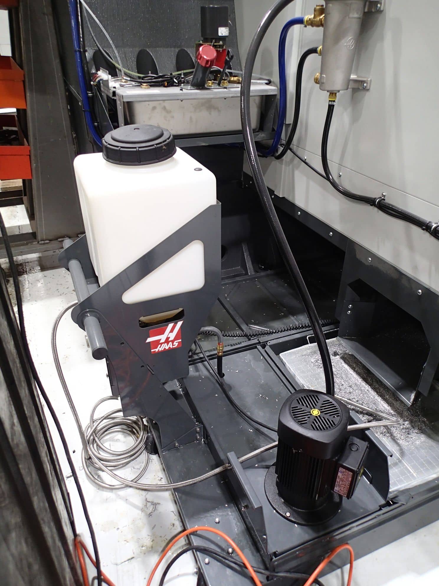 Haas VR-11 VMC, 2022 - 5 Axis, 20,000 RPM, Rigid Tapping, Chip Auger - Image 4