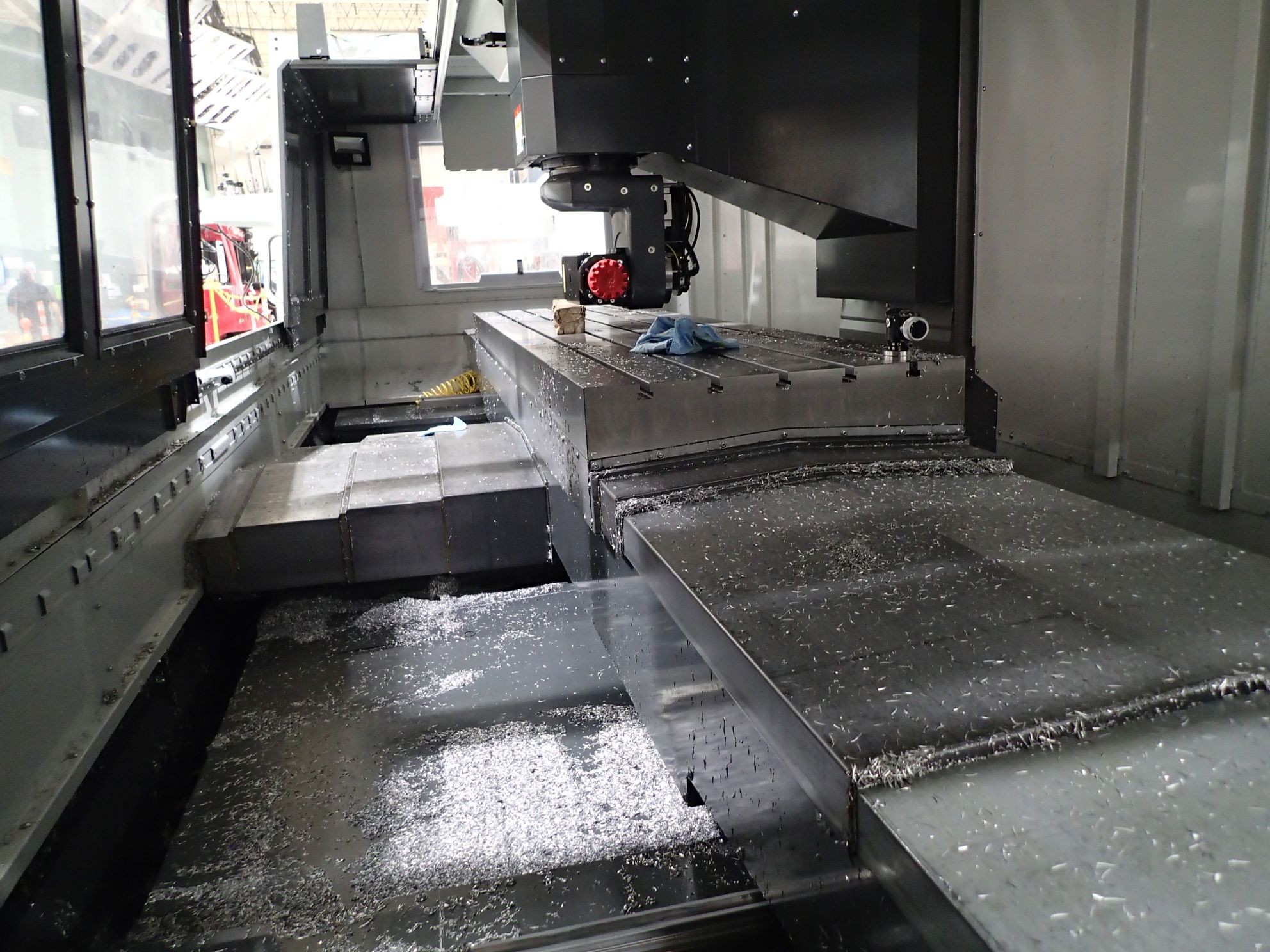 Haas VR-11 VMC, 2022 - 5 Axis, 20,000 RPM, Rigid Tapping, Chip Auger - Image 11