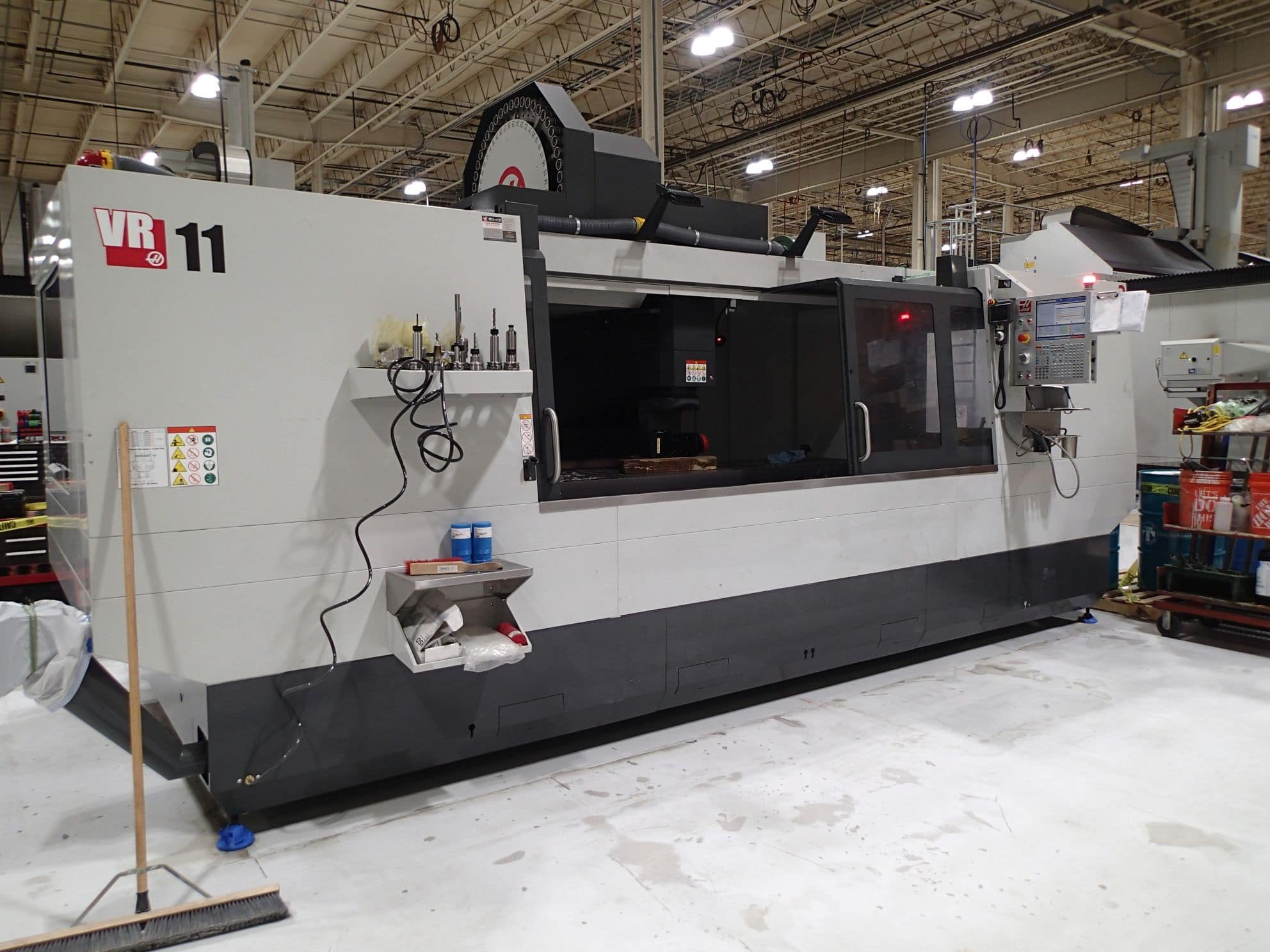 Haas VR-11 VMC, 2022 - 5 Axis, 20,000 RPM, Rigid Tapping, Chip Auger - Image 15