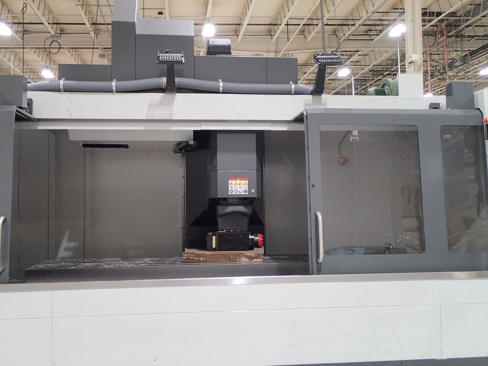 Haas VR-11 VMC, 2022 - 5 Axis, 20,000 RPM, Rigid Tapping, Chip Auger - Image 16