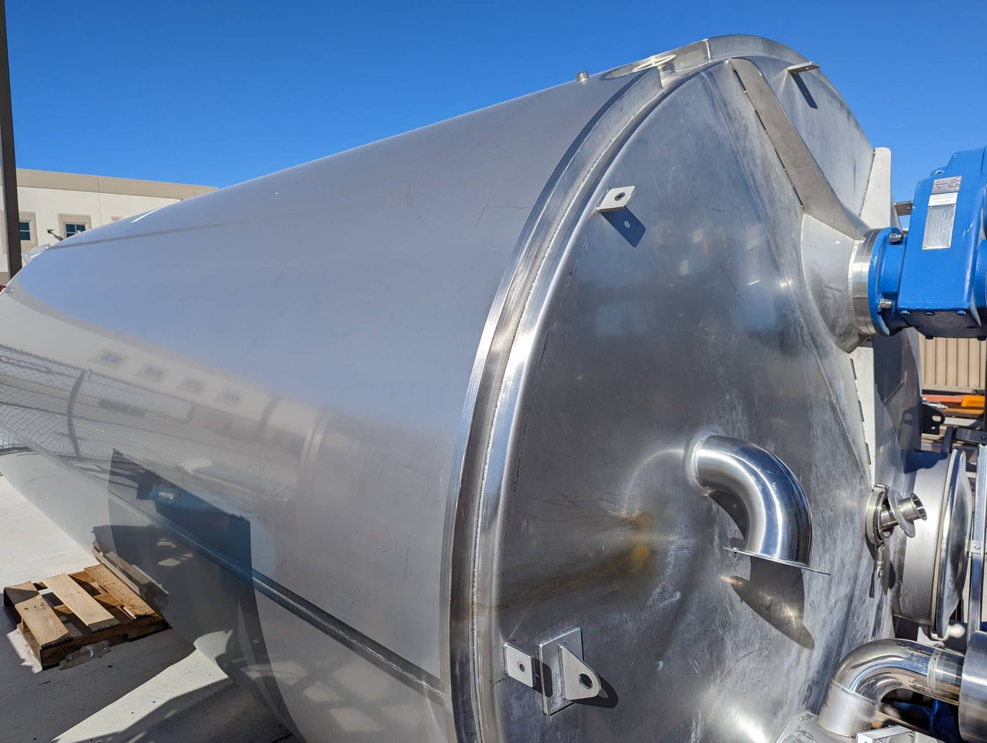 4,490 Gallon 316 Stainless Steel Tank, Insulated with Agitation - Image 4