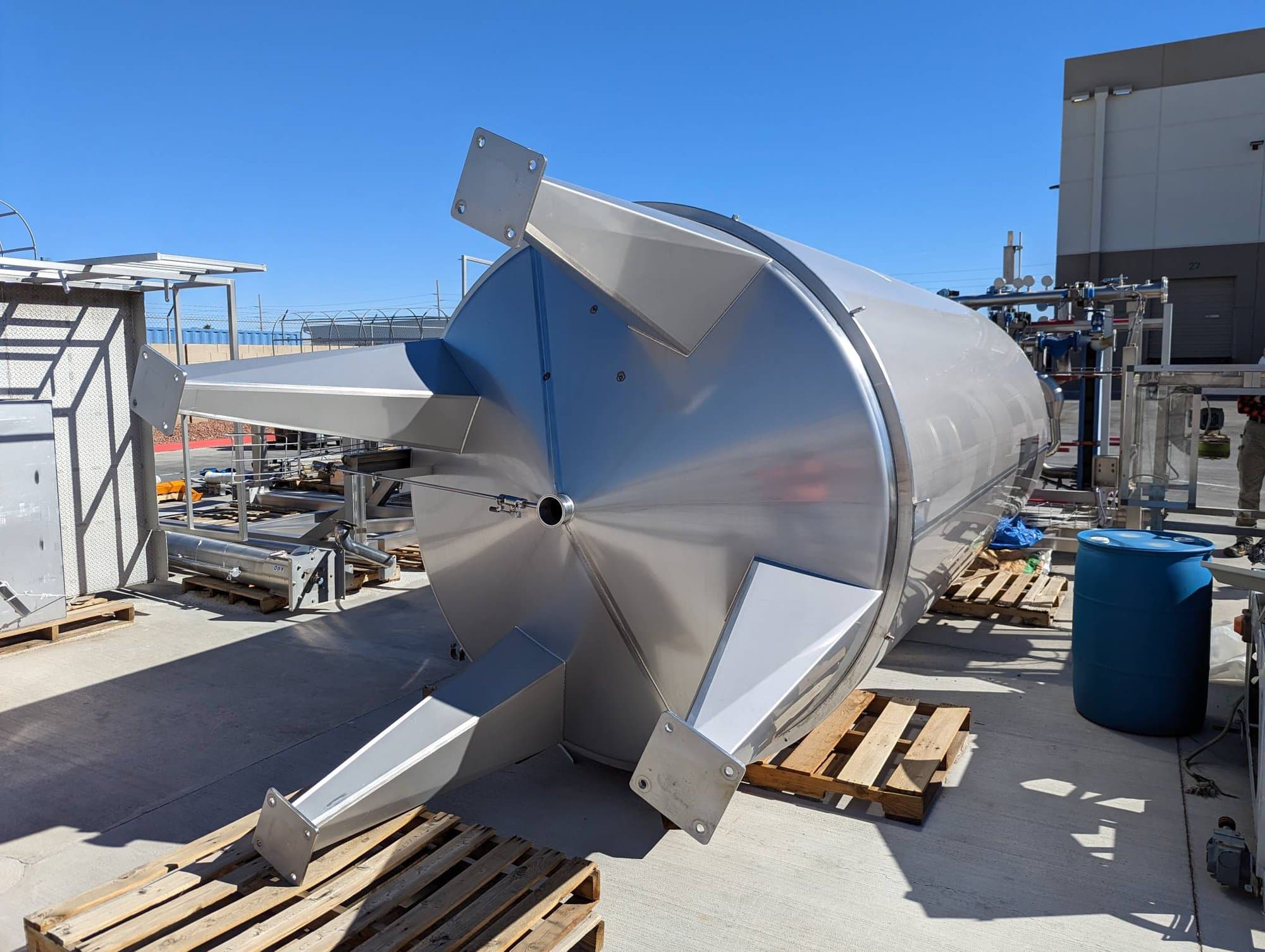 4,490 Gallon 316 Stainless Steel Tank, Insulated with Agitation - Image 5