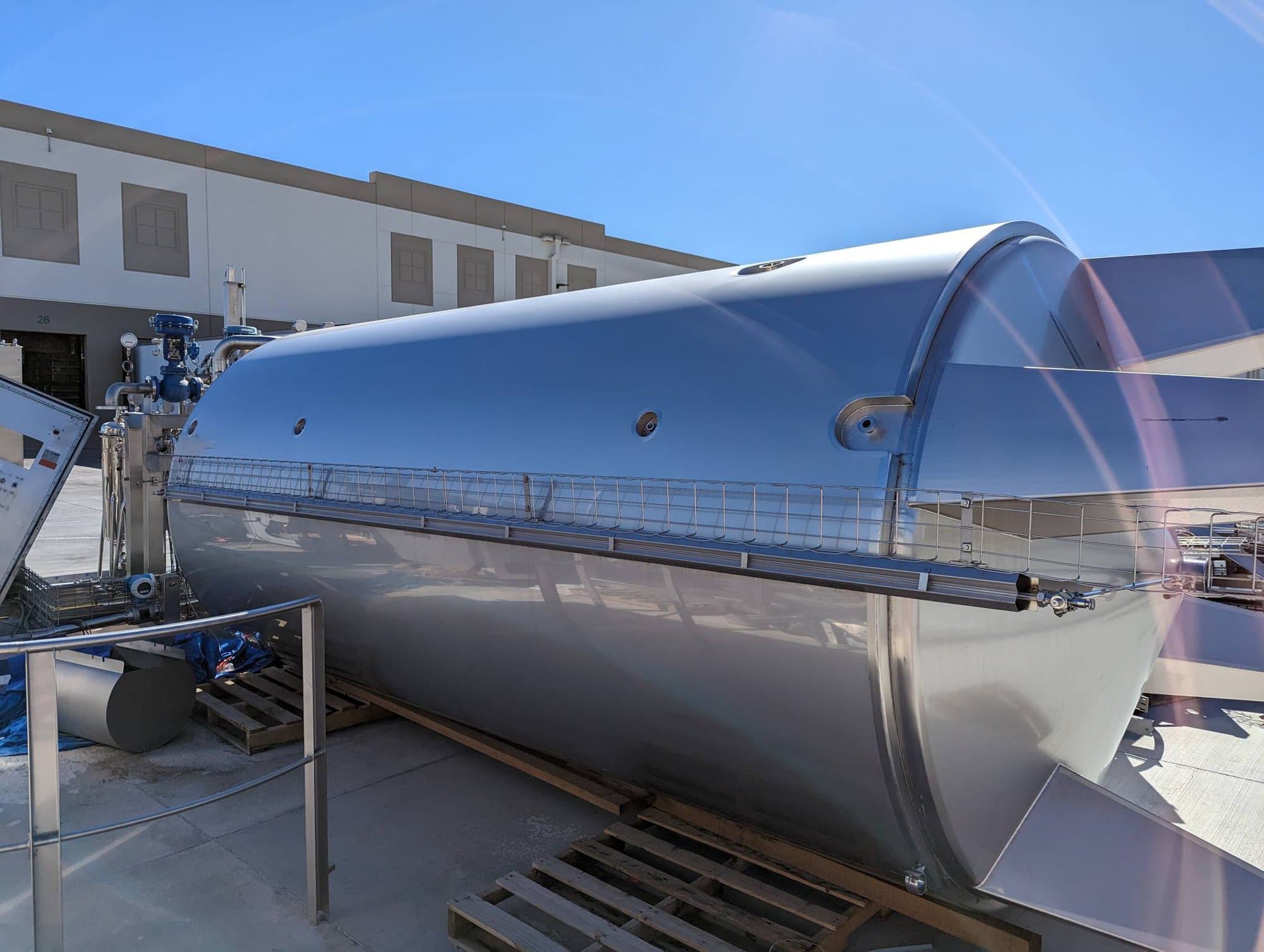 4,490 Gallon 316 Stainless Steel Tank, Insulated with Agitation - Image 6