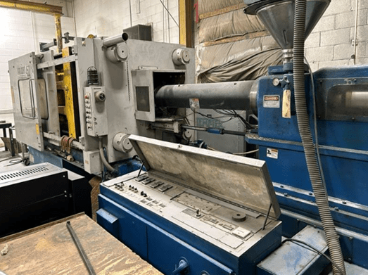 450 Ton 60 OZ Van Dorn 450-RS-60FHS Hydraulic Injection Molding Machine, 1983 - Image 2