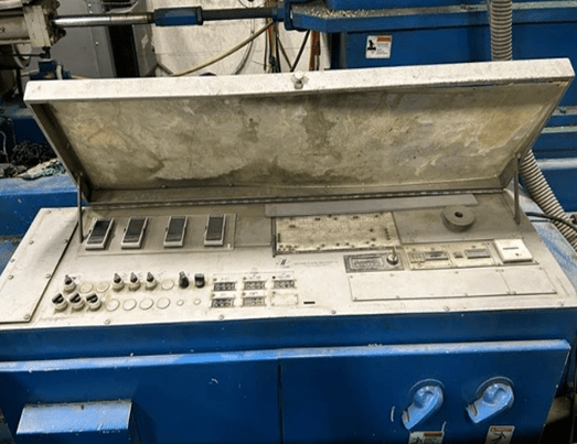 450 Ton 60 OZ Van Dorn 450-RS-60FHS Hydraulic Injection Molding Machine, 1983 - Image 3