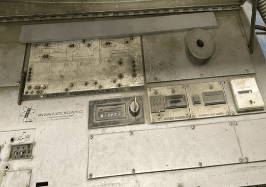 450 Ton 60 OZ Van Dorn 450-RS-60FHS Hydraulic Injection Molding Machine, 1983 - Image 5