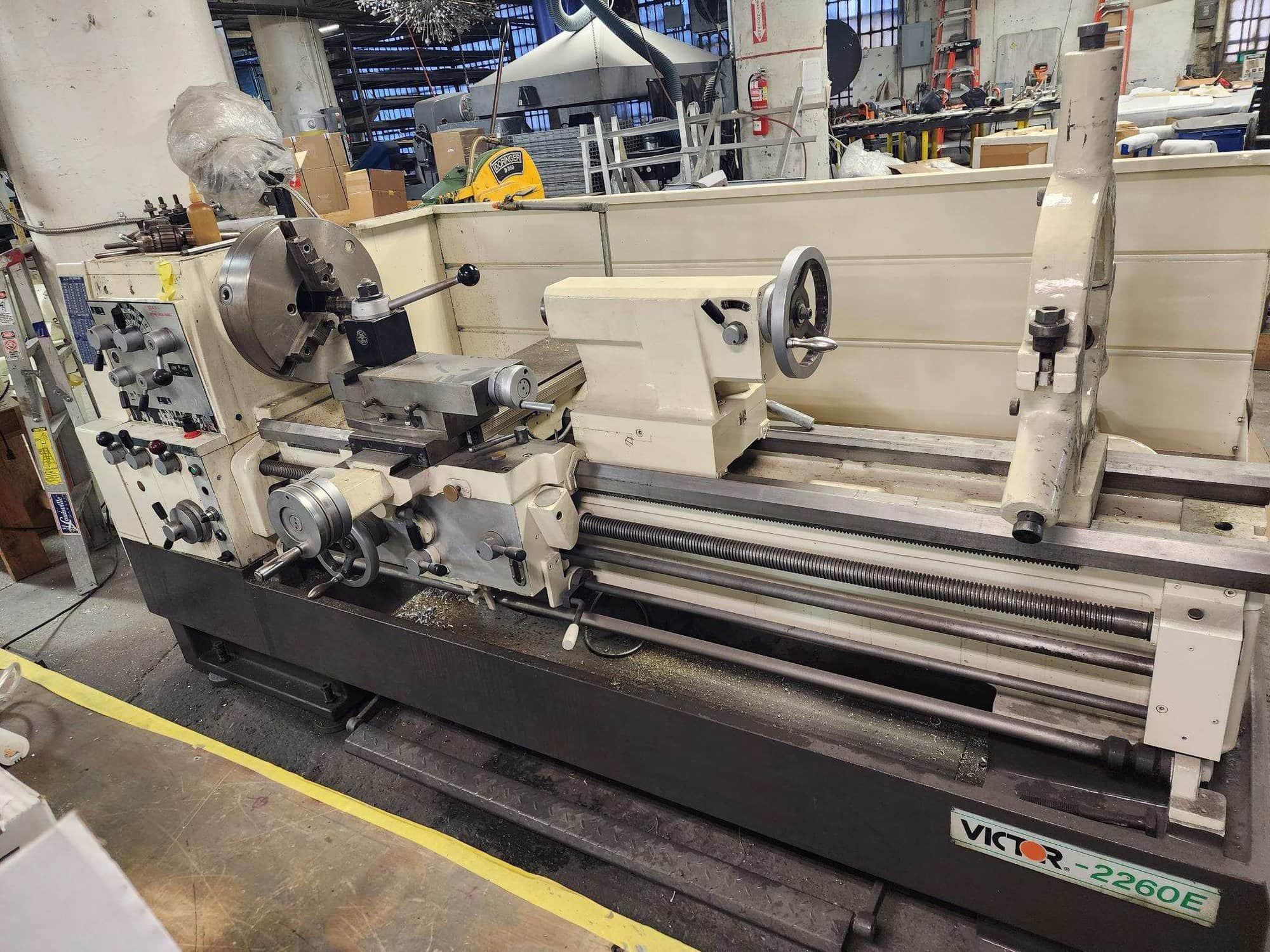 Victor 2260E Engine Lathe, 2000 - Equipped with 3 and 4 Jaw Chucks - Image 2