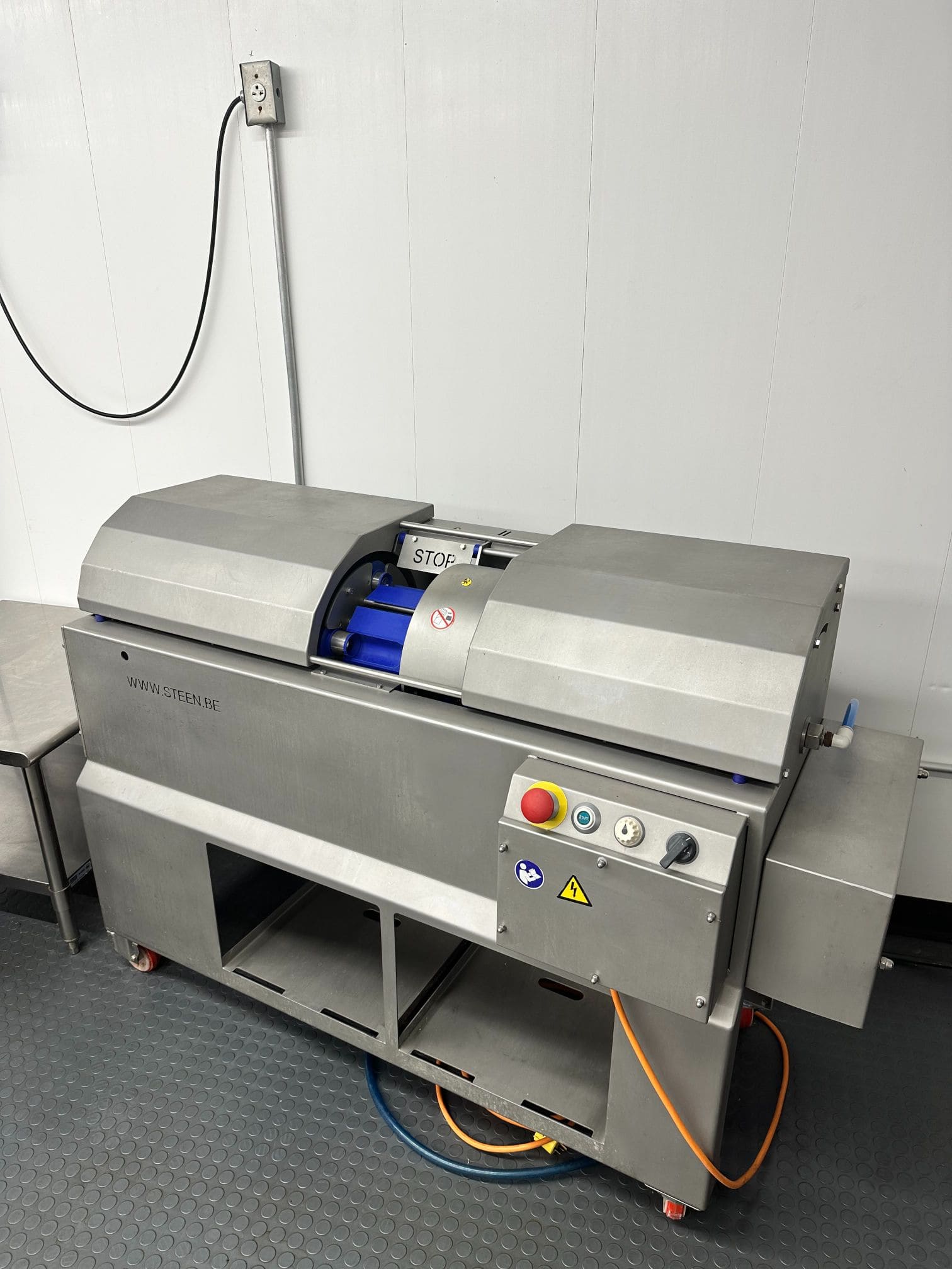 Steen ST 840 Poultry De-Boning & Tulip Machine, 2022 - Little Use! - Image 2