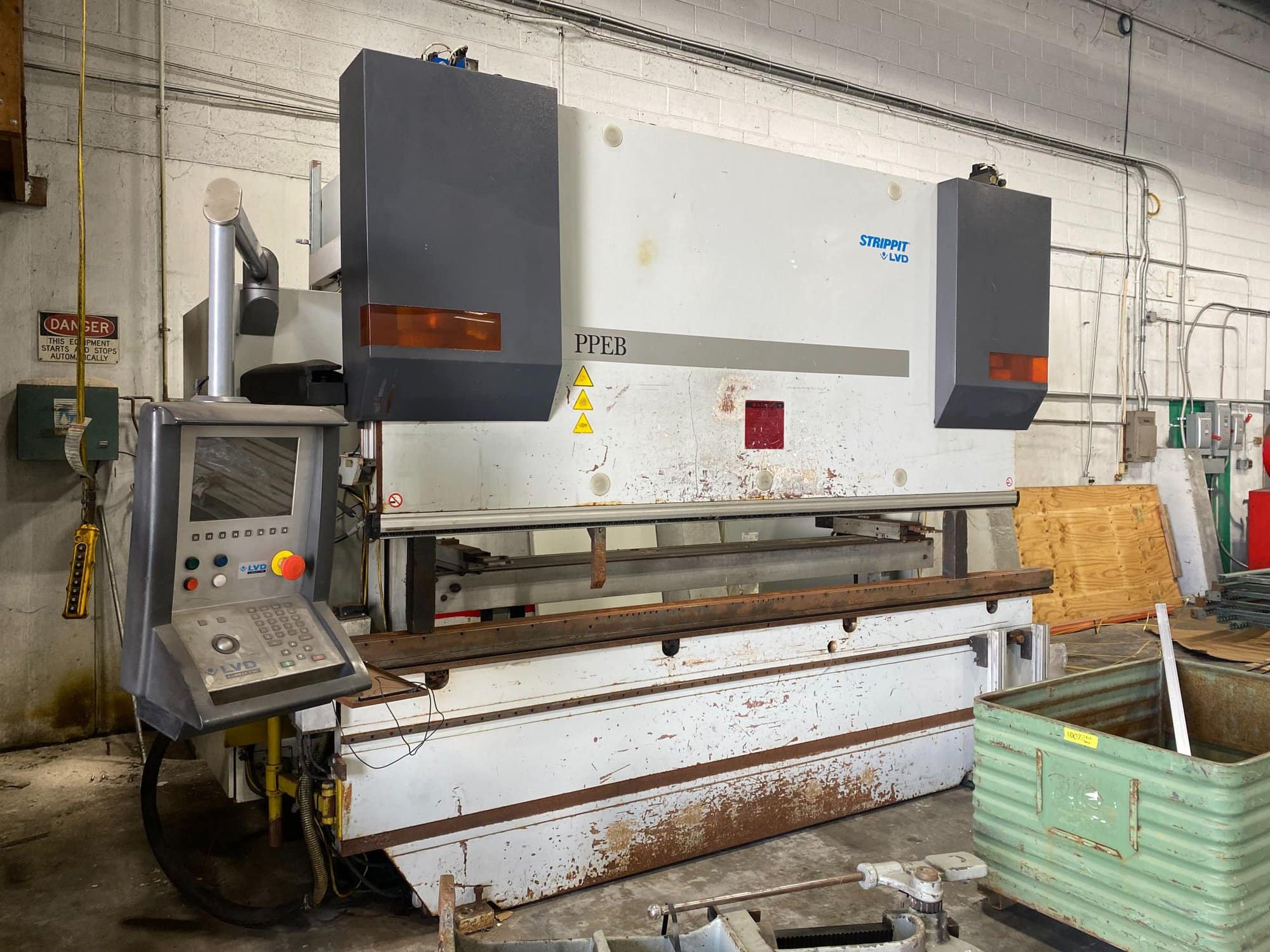 150 Ton x 10' LVD Strippit PPEB 150BH10 CNC Press Brake, 2004 - CNC Crowning