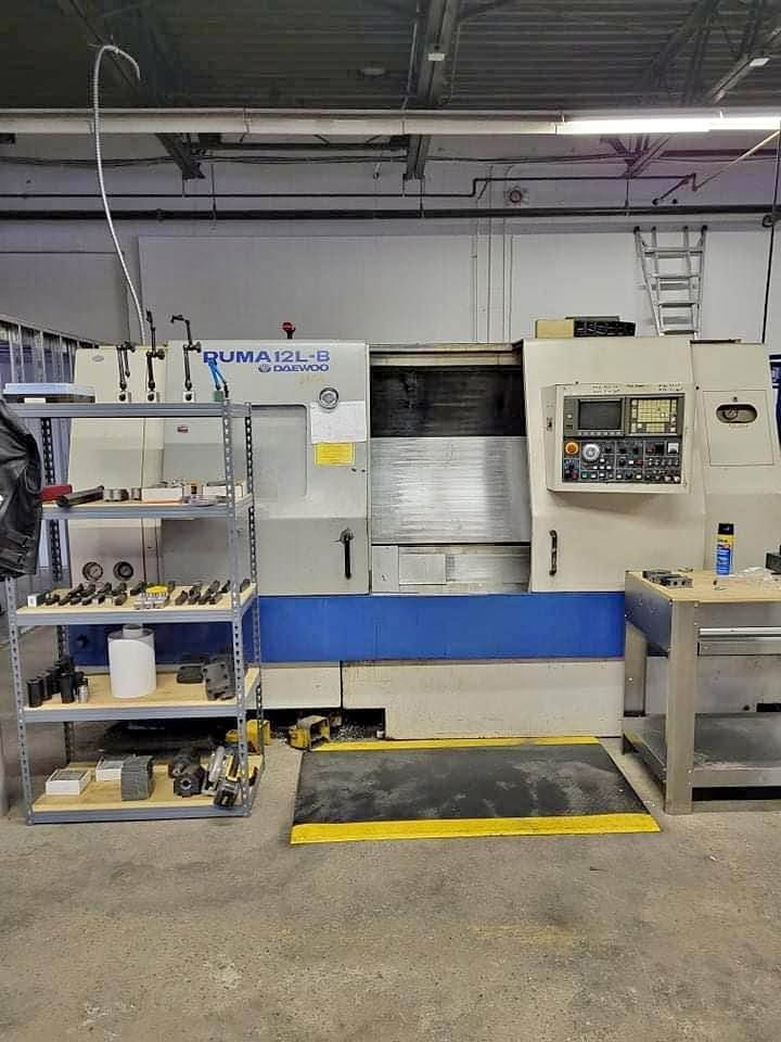 Daewoo Puma 12L-B CNC Lathe, 1997 - Tailstock, Chip Conveyor