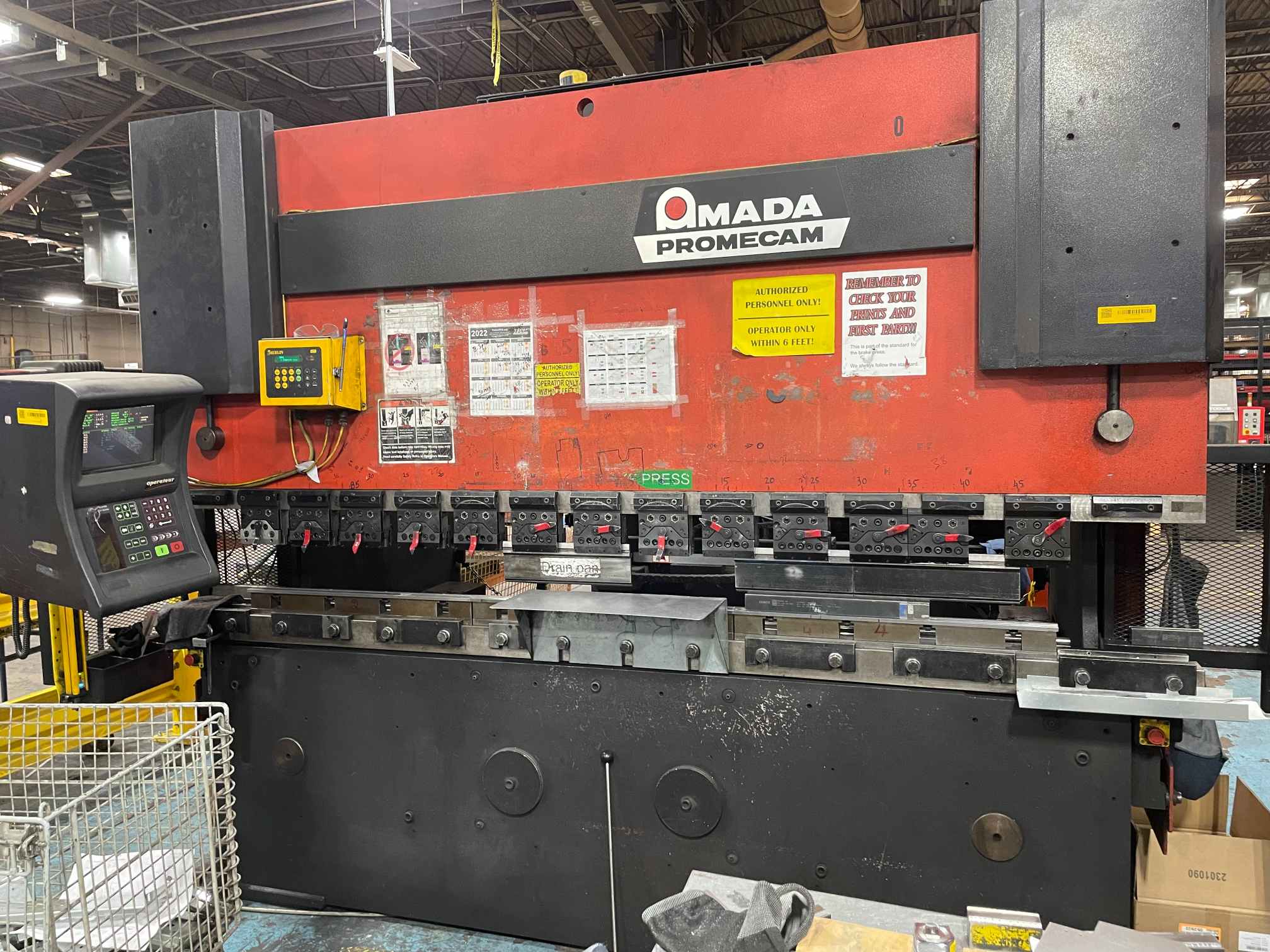 138 Ton x 10' Amada HFB 125 CNC Hydraulic Press Brake, 1995