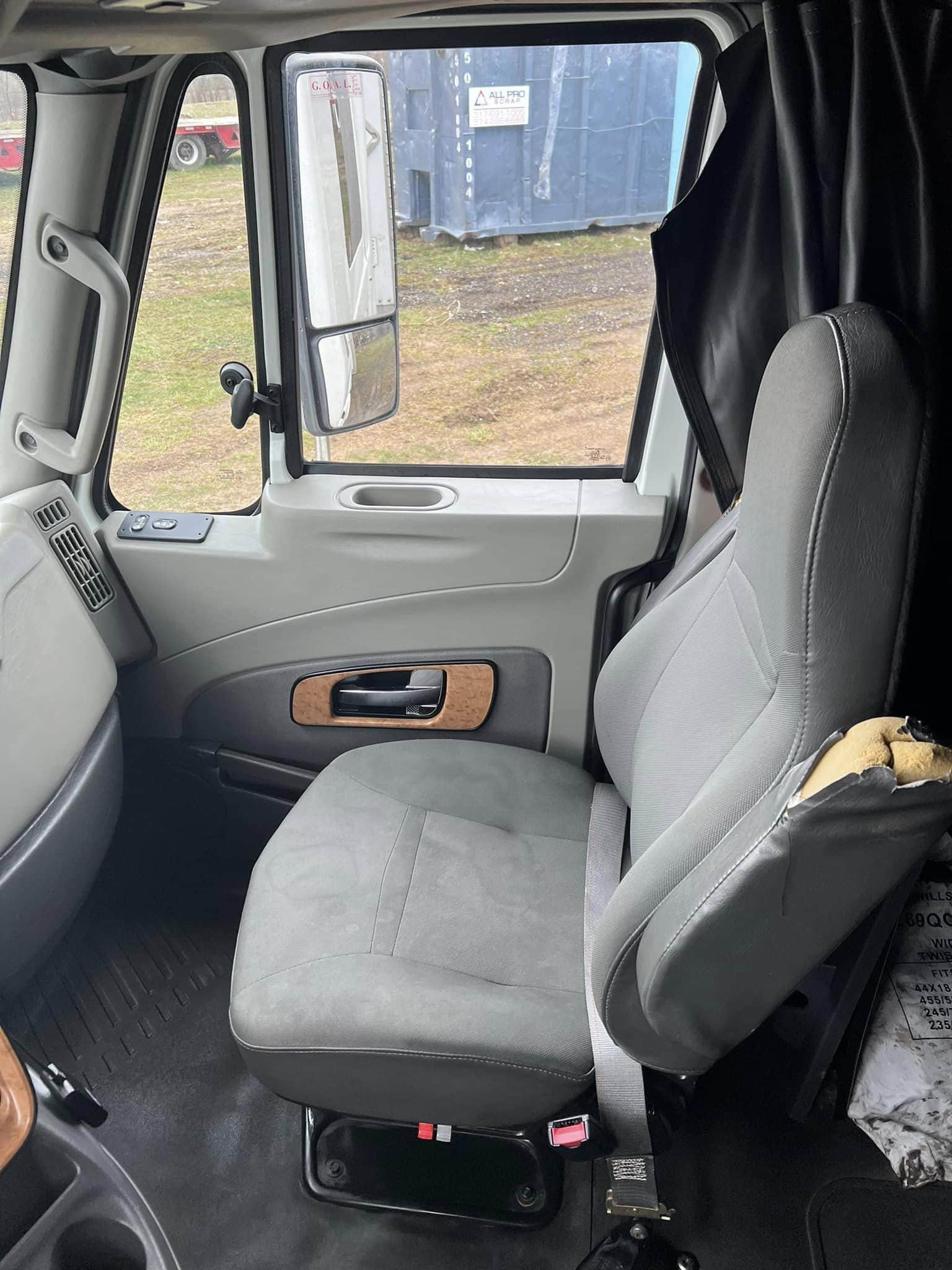 International ProStar+ LF687, 2017 - Sleeper Cab, 53' Dry Van Trailer, 600k Miles - Image 10