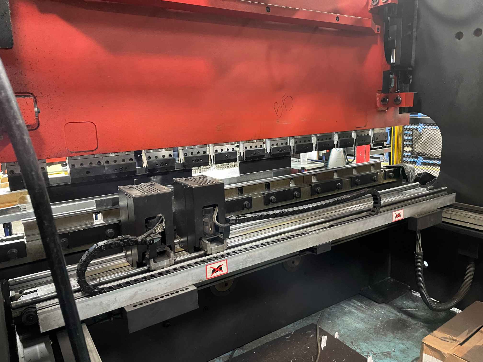 138 Ton x 10' Amada HFB 125 CNC Hydraulic Press Brake, 1995 - Image 2