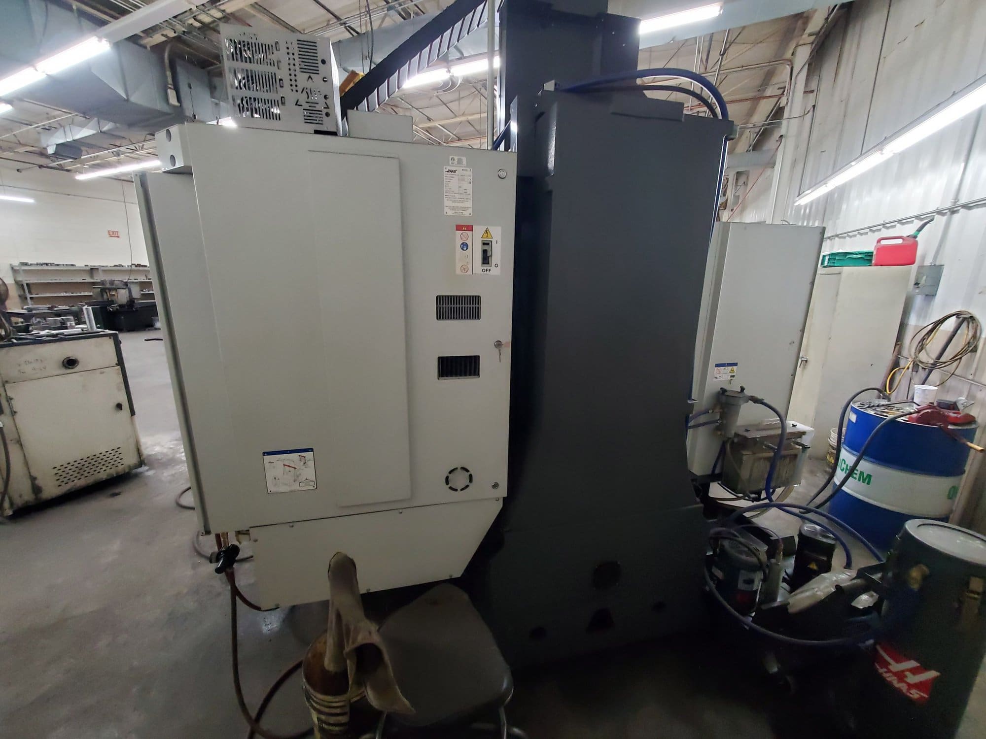 Haas VF-4 VMC, 2020 - Through Spindle Coolant, Chip Auger, Low Hours - Image 2