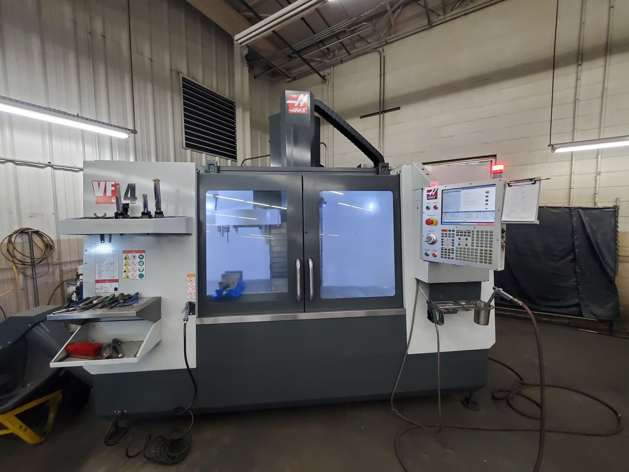 Haas VF-4 VMC, 2020 - Through Spindle Coolant, Chip Auger, Low Hours