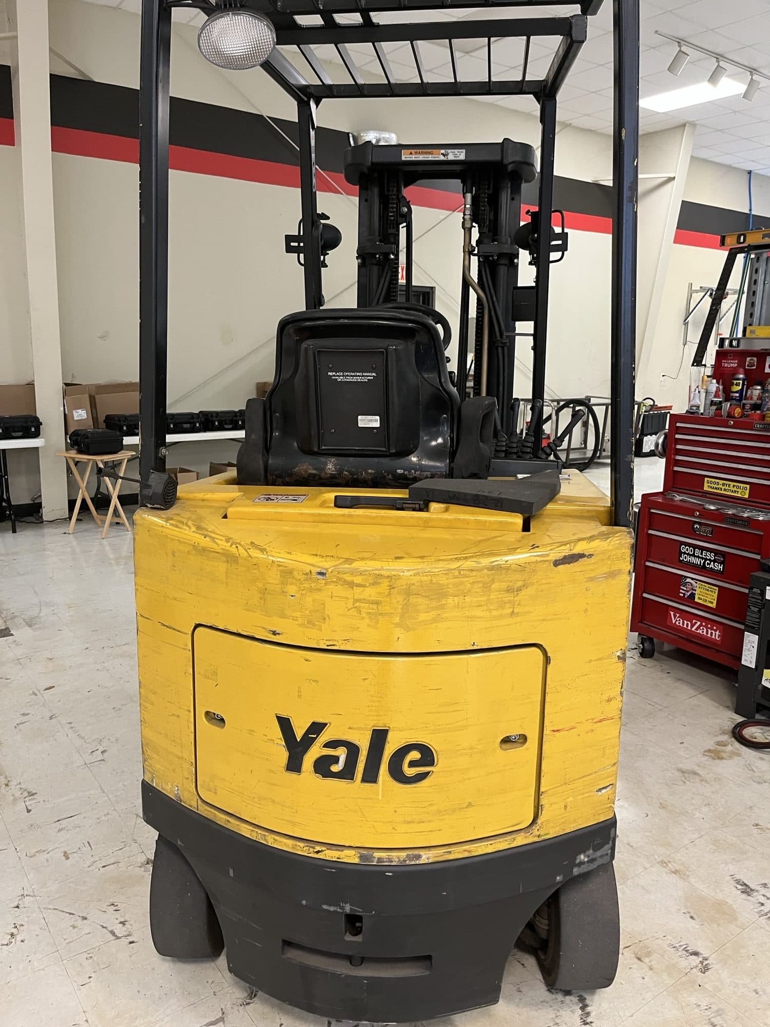 Yale ERC050GHN36TE088 5,000 Lb Electric Forklift, 2000s - Tilt and Sideshift, New Battery with Charger - Image 3