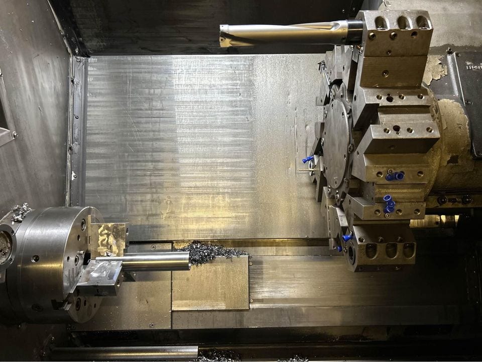 Daewoo Puma 12L-B CNC Lathe, 1997 - Tailstock, Chip Conveyor - Image 3