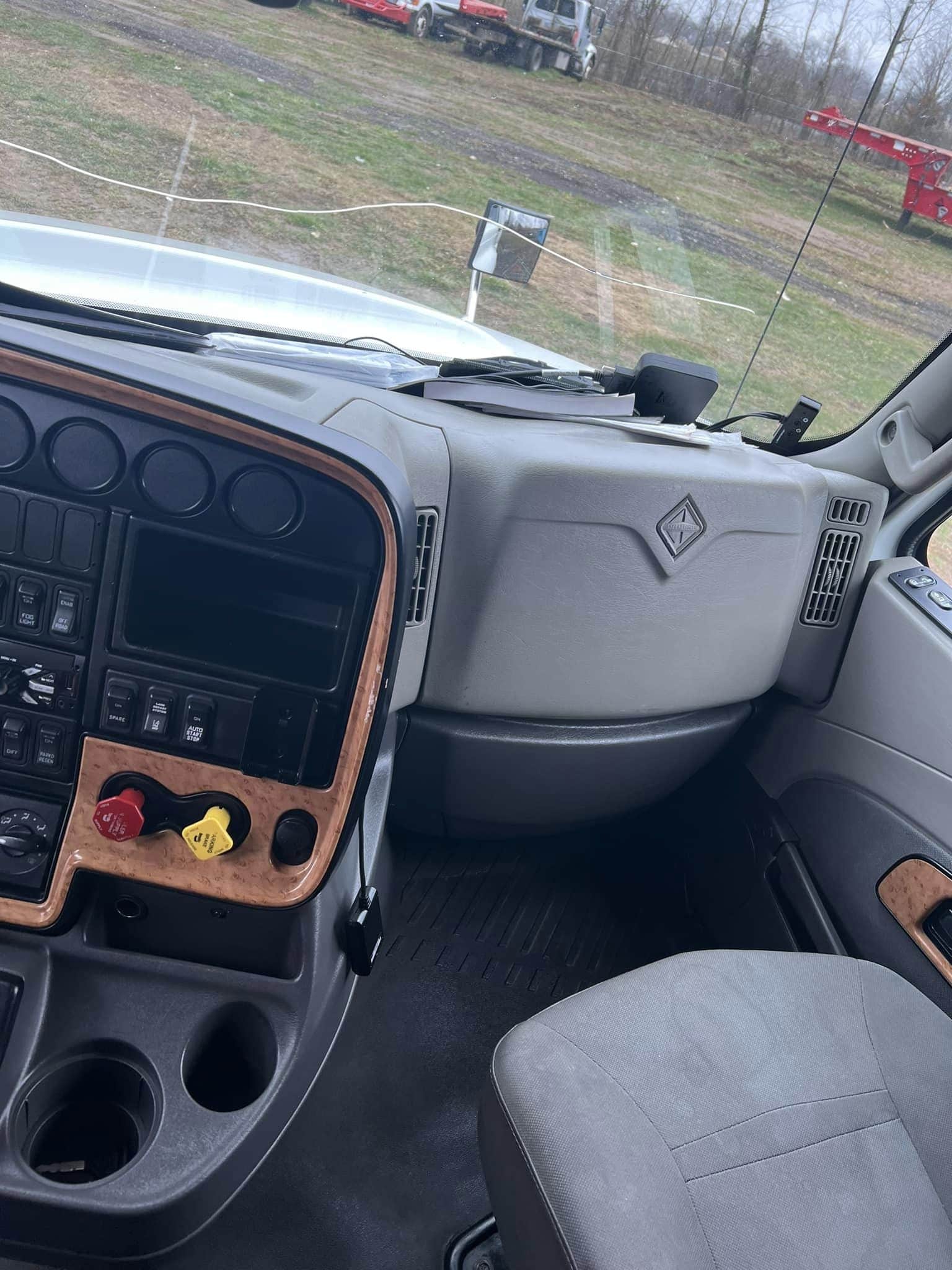International ProStar+ LF687, 2017 - Sleeper Cab, 53' Dry Van Trailer, 600k Miles - Image 6