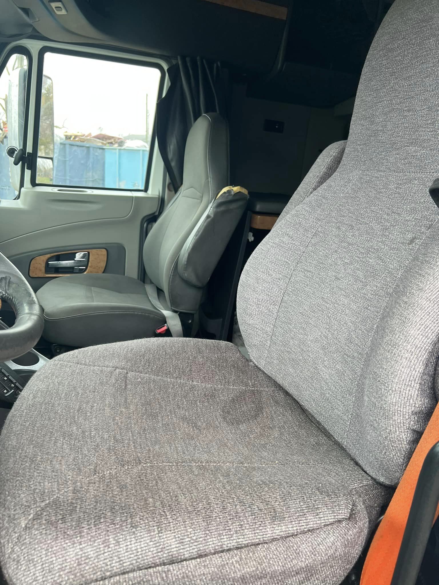 International ProStar+ LF687, 2017 - Sleeper Cab, 53' Dry Van Trailer, 600k Miles - Image 7