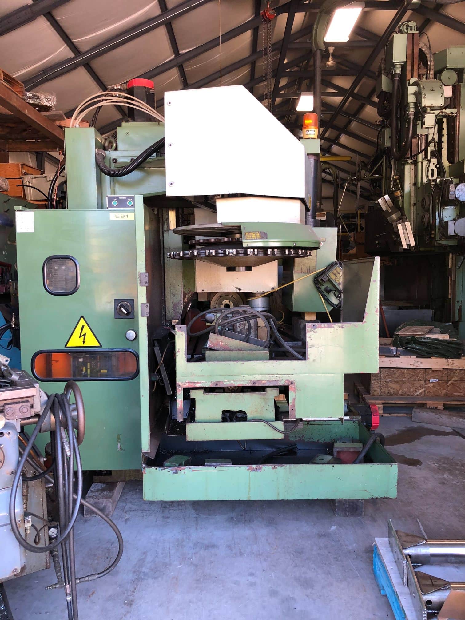 Leadwell MCV-1000 VMC, 1990 - Fanuc OMF Control, 4th Axis, Tooling