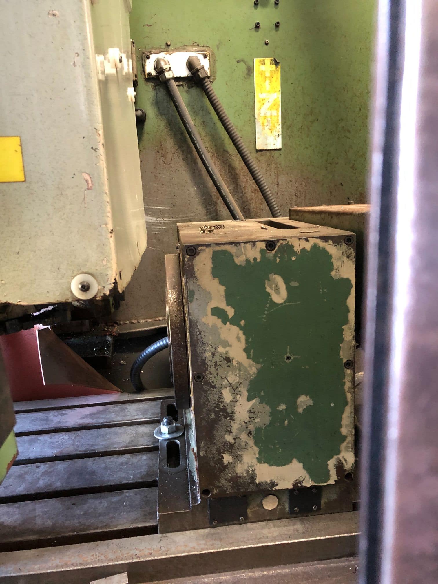 Leadwell MCV-1000 VMC, 1990 - Fanuc OMF Control, 4th Axis, Tooling - Image 3