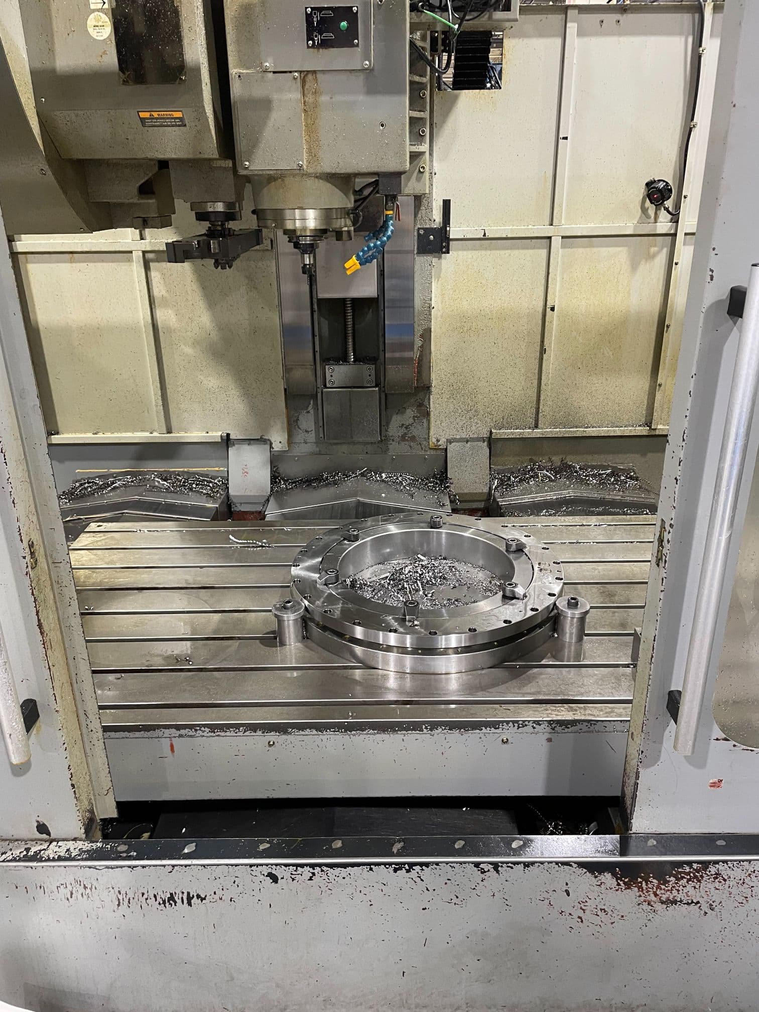 Leadwell MCV-2000i CNC VMC, 2008 - Chip Auger, Fanuc Control, 50Taper - Image 2