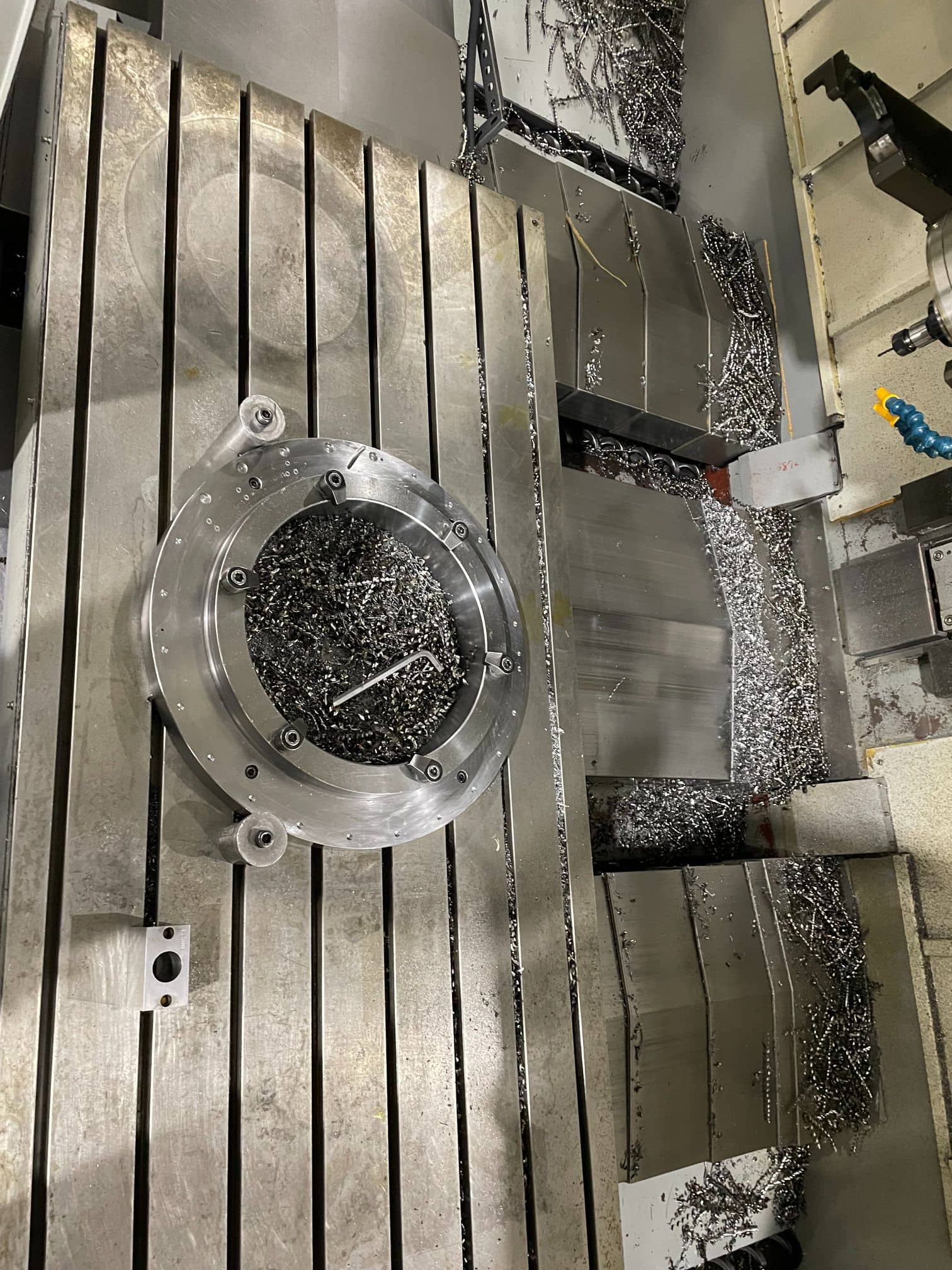 Leadwell MCV-2000i CNC VMC, 2008 - Chip Auger, Fanuc Control, 50Taper - Image 6