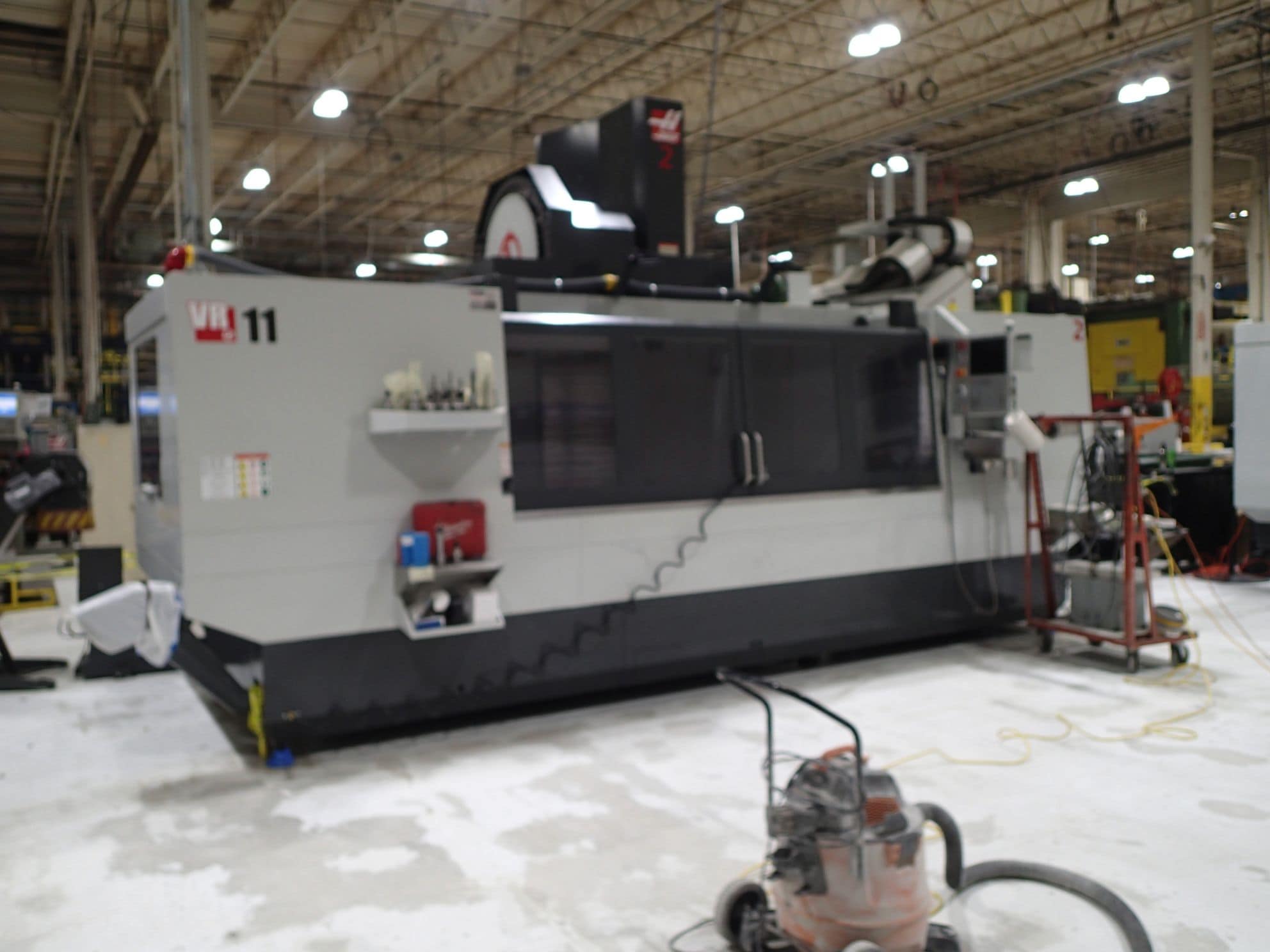 Haas VR-11 VMC, 2022 - 5 Axis, 20,000 RPM, Rigid Tapping, Chip Auger - Image 2