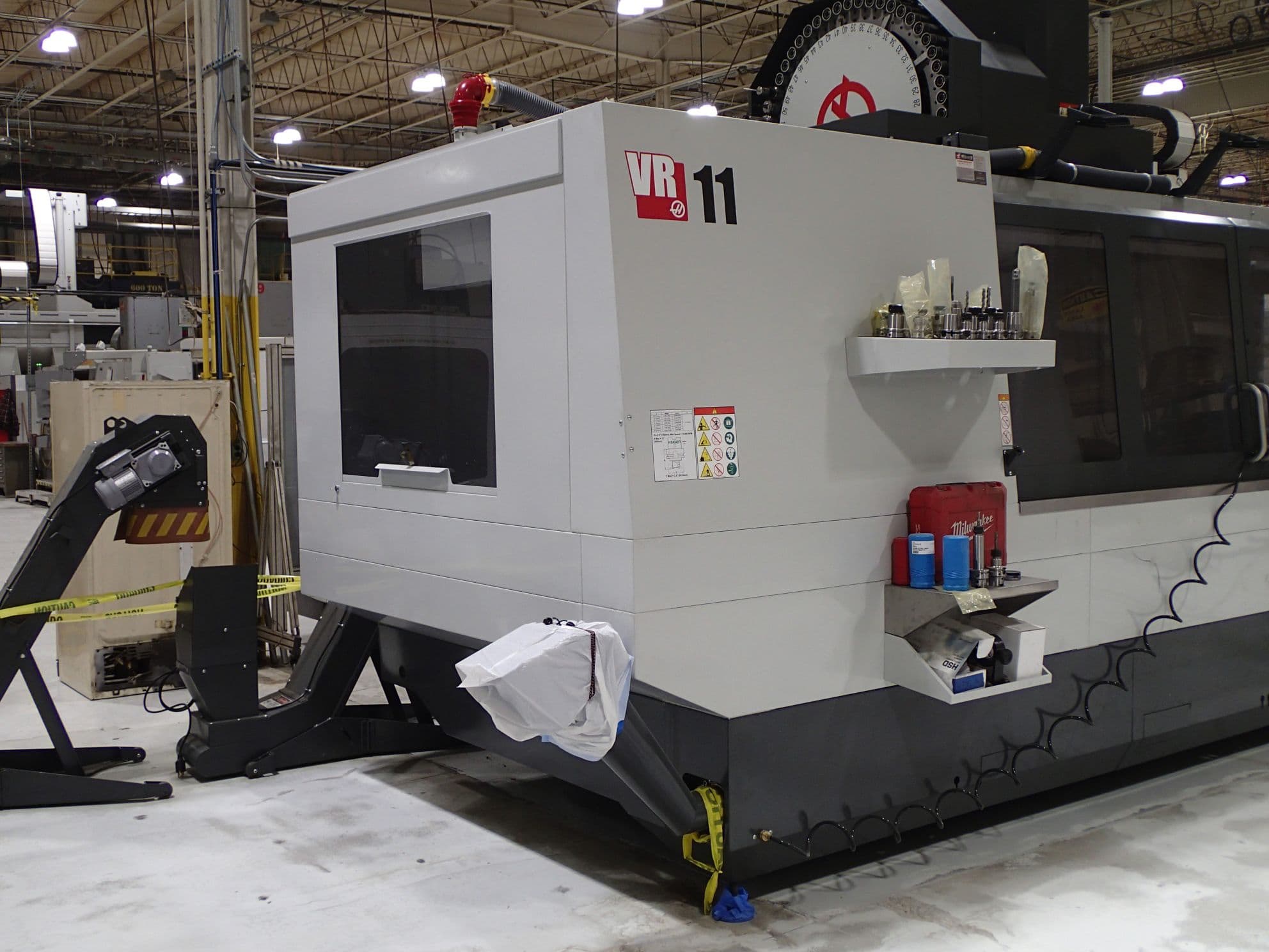 Haas VR-11 VMC, 2022 - 5 Axis, 20,000 RPM, Rigid Tapping, Chip Auger - Image 8