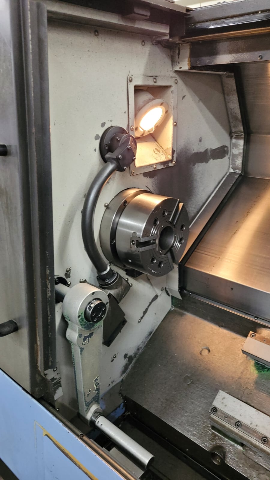 Doosan Lynx 300 CNC Lathe, 2011 - Chip Conveyor, Fanuc Control, Parts Catcher, Tool Presetter - Image 5