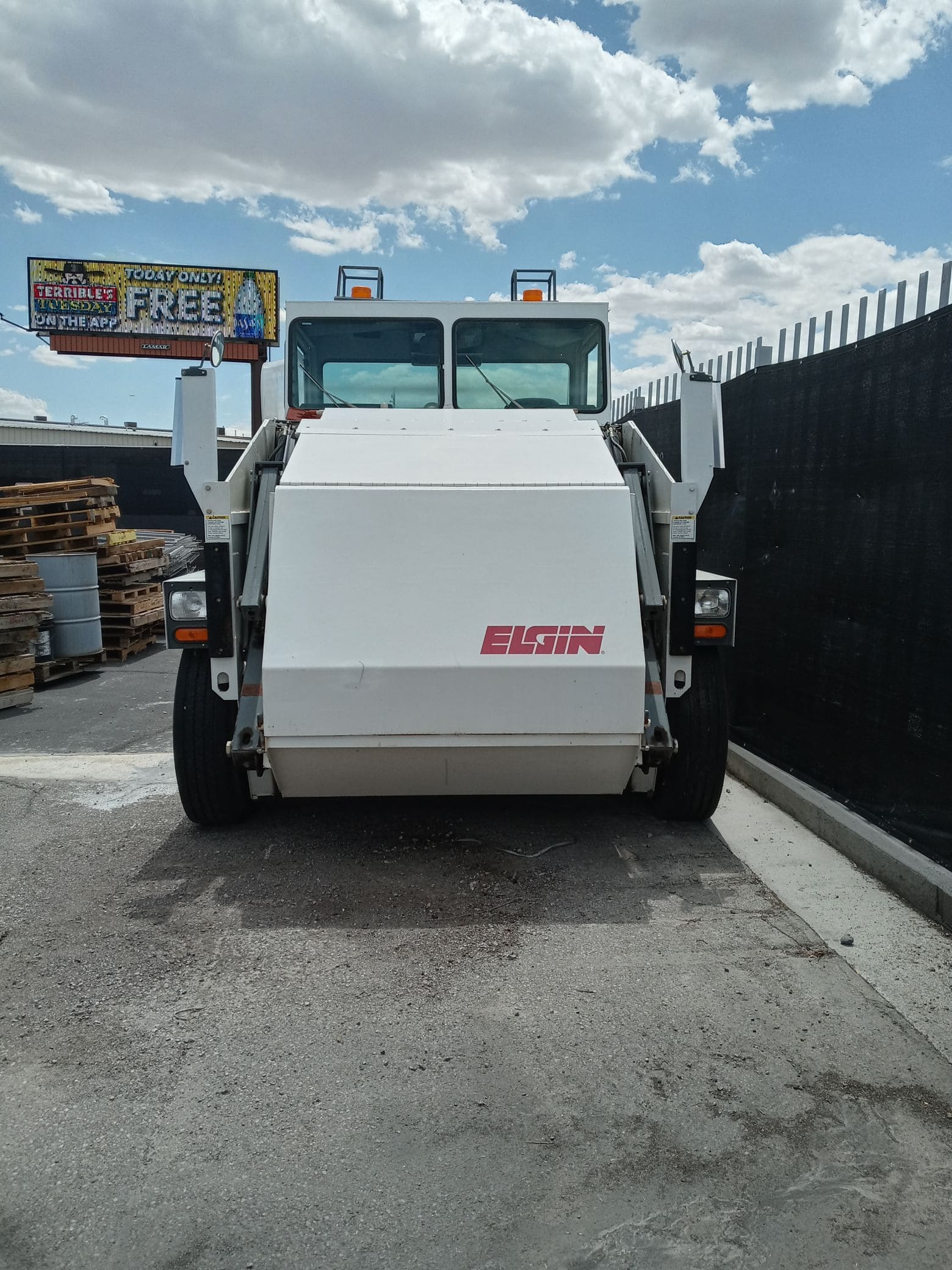 Elgin Pelican Street Vacuum Sweeper, 2006 - Image 2