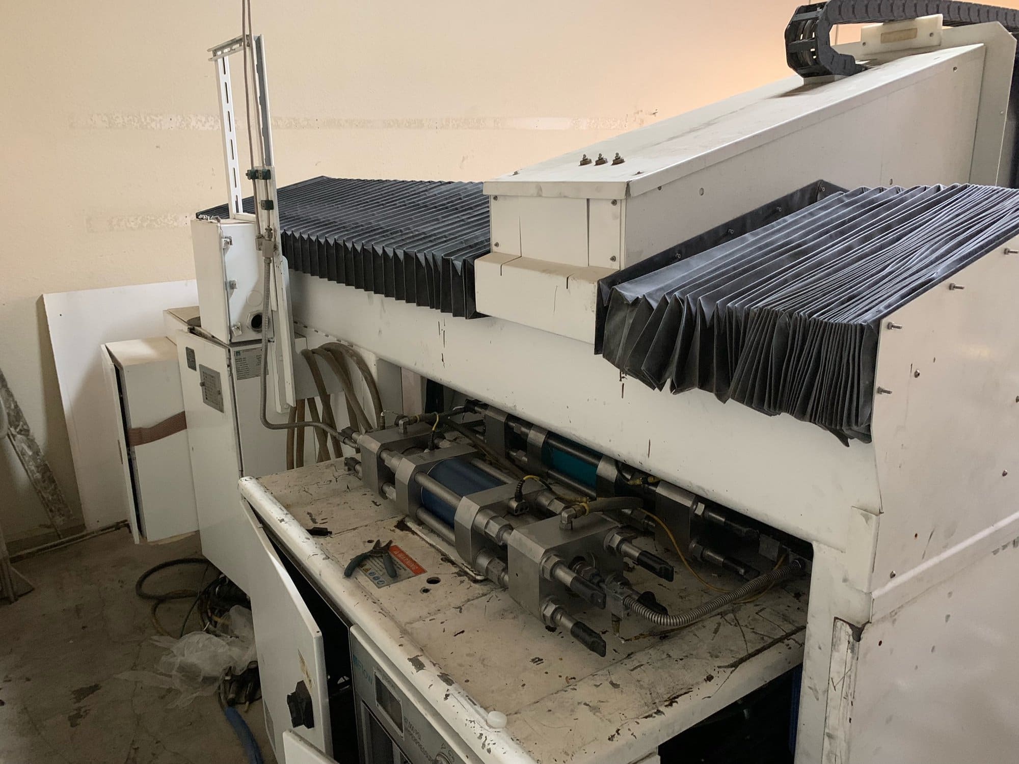 4' x 8' Flow IFB 4800 Dynamic Head CNC Waterjet, 2008 - 100HP, 2 x 50K Intensifiers - Image 3