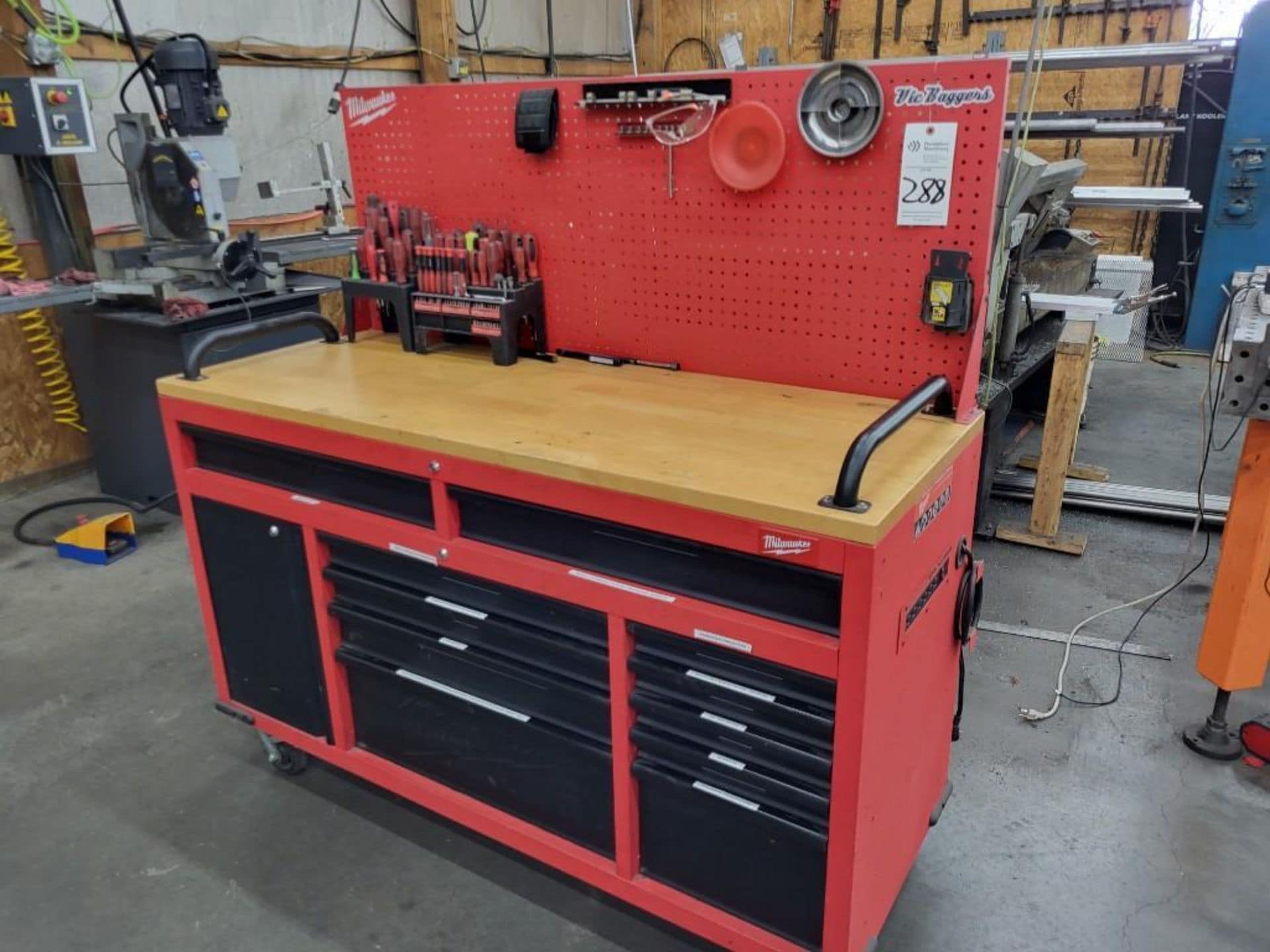 milwaukee-60-inch-mobile-workbench-loaded-with-tools-lot288 milwaukee 60 inch mobile workbench loaded with tools