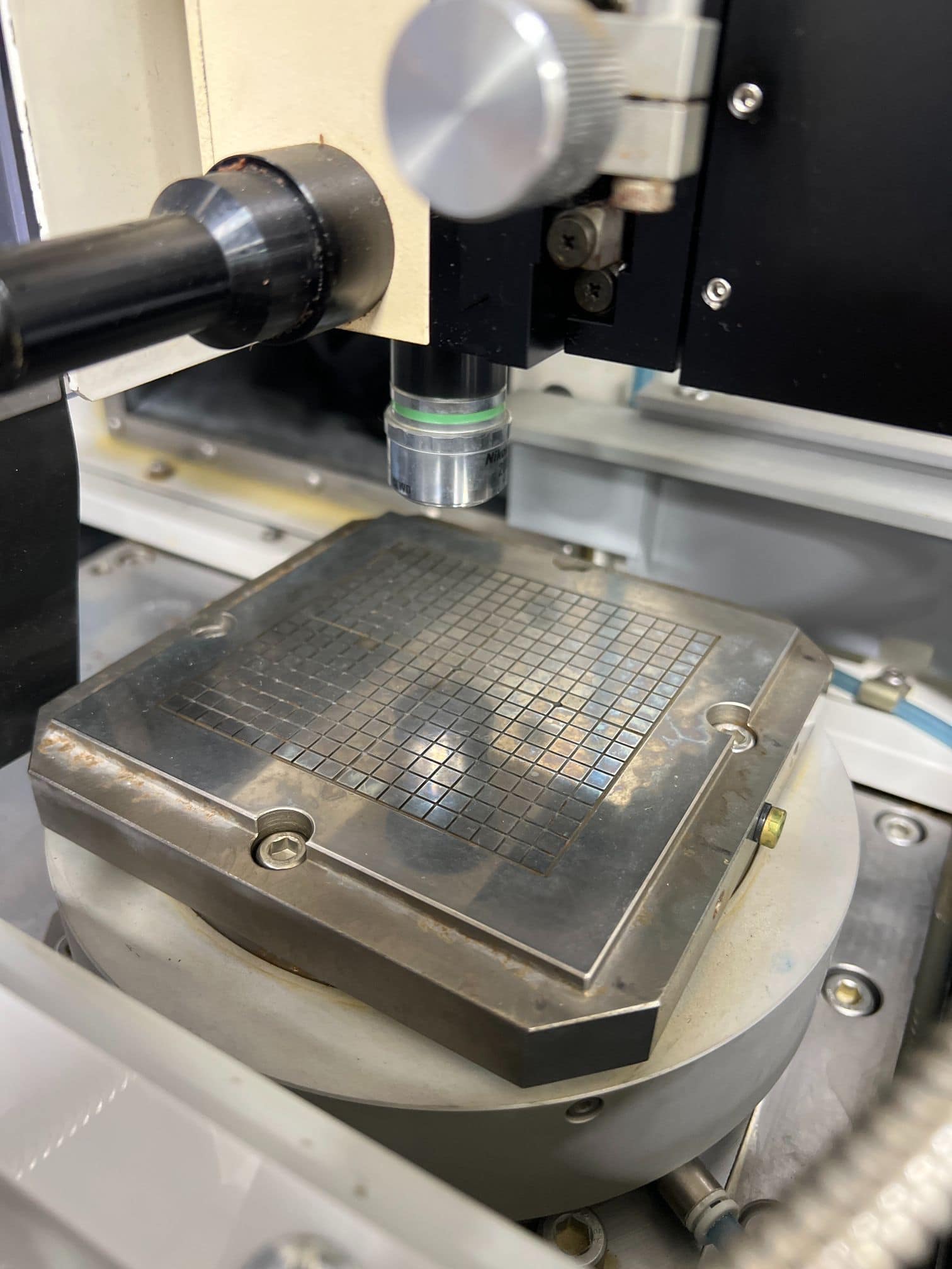 Toshiba Shibaura USM-20A(H) Precision Slicing Machine With Kanto Seiki KTVM-3C-LA2 oil cooling unit - Image 3
