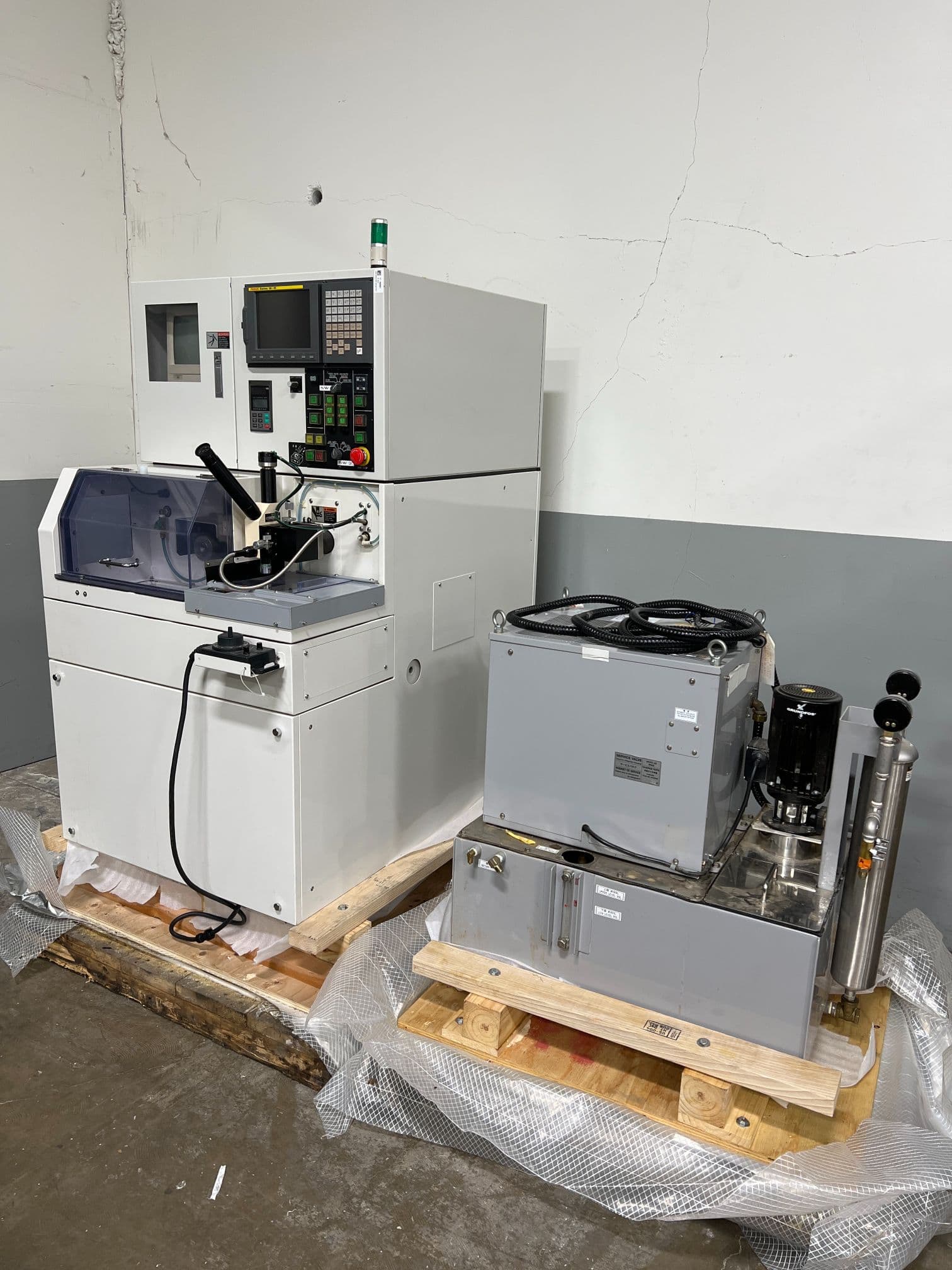 Toshiba Shibaura USM-20A(H) Precision Slicing Machine With Kanto Seiki KTVM-3C-LA2 oil cooling unit