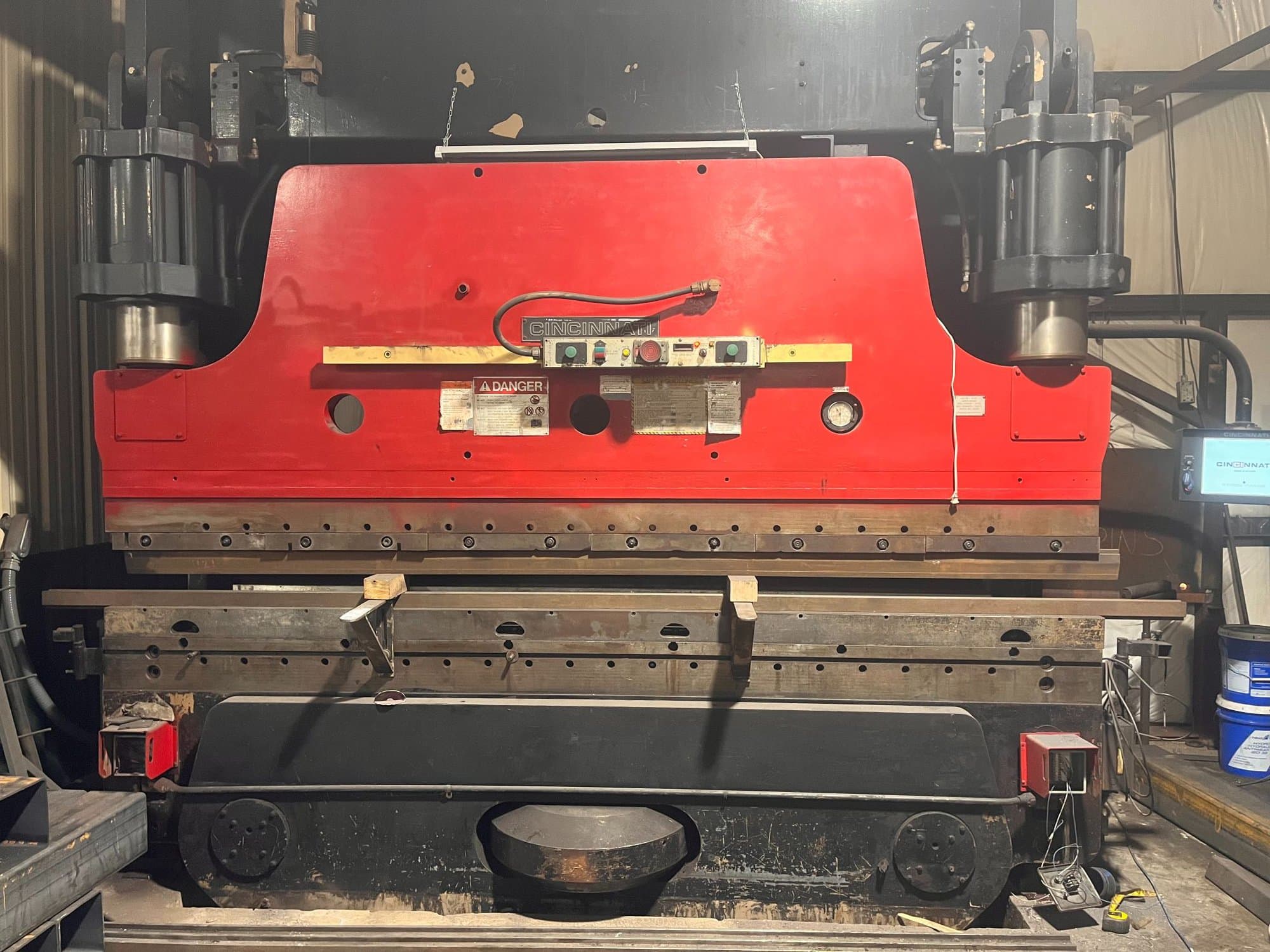 350 Ton x 10' Cincinnati 350 FM CNC Press Brake, 1984