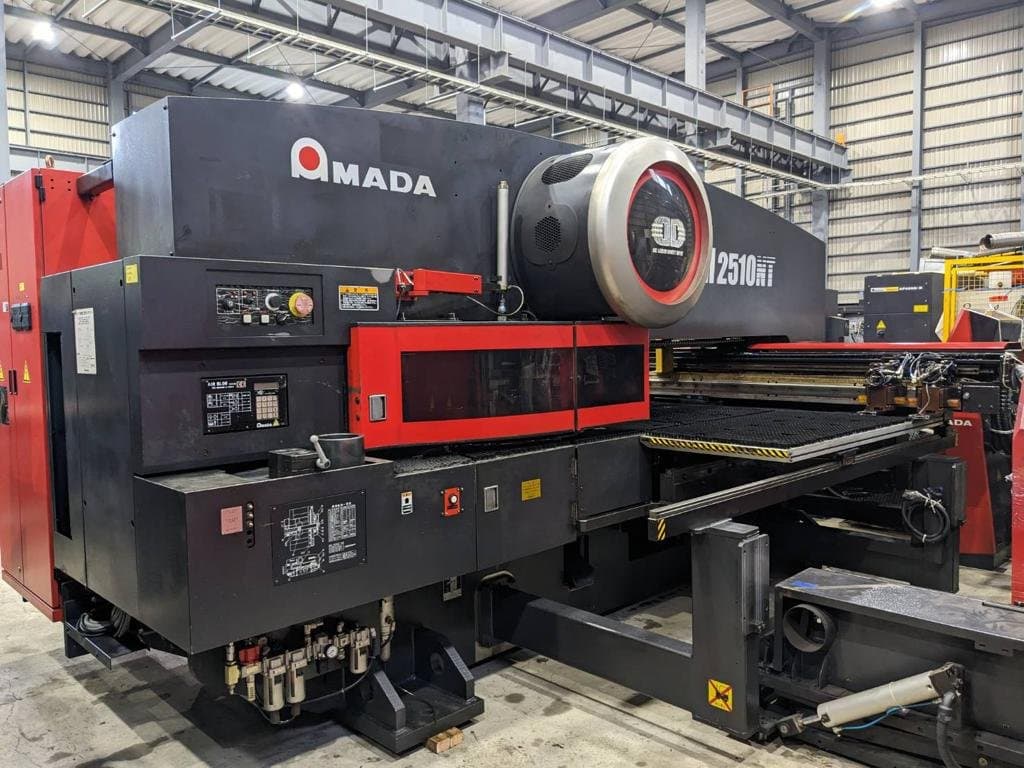 22 Ton Amada EM2510-NT Turret Punch Press - 2004, 50" x 100" Table, 58 Station 2 Auto Index