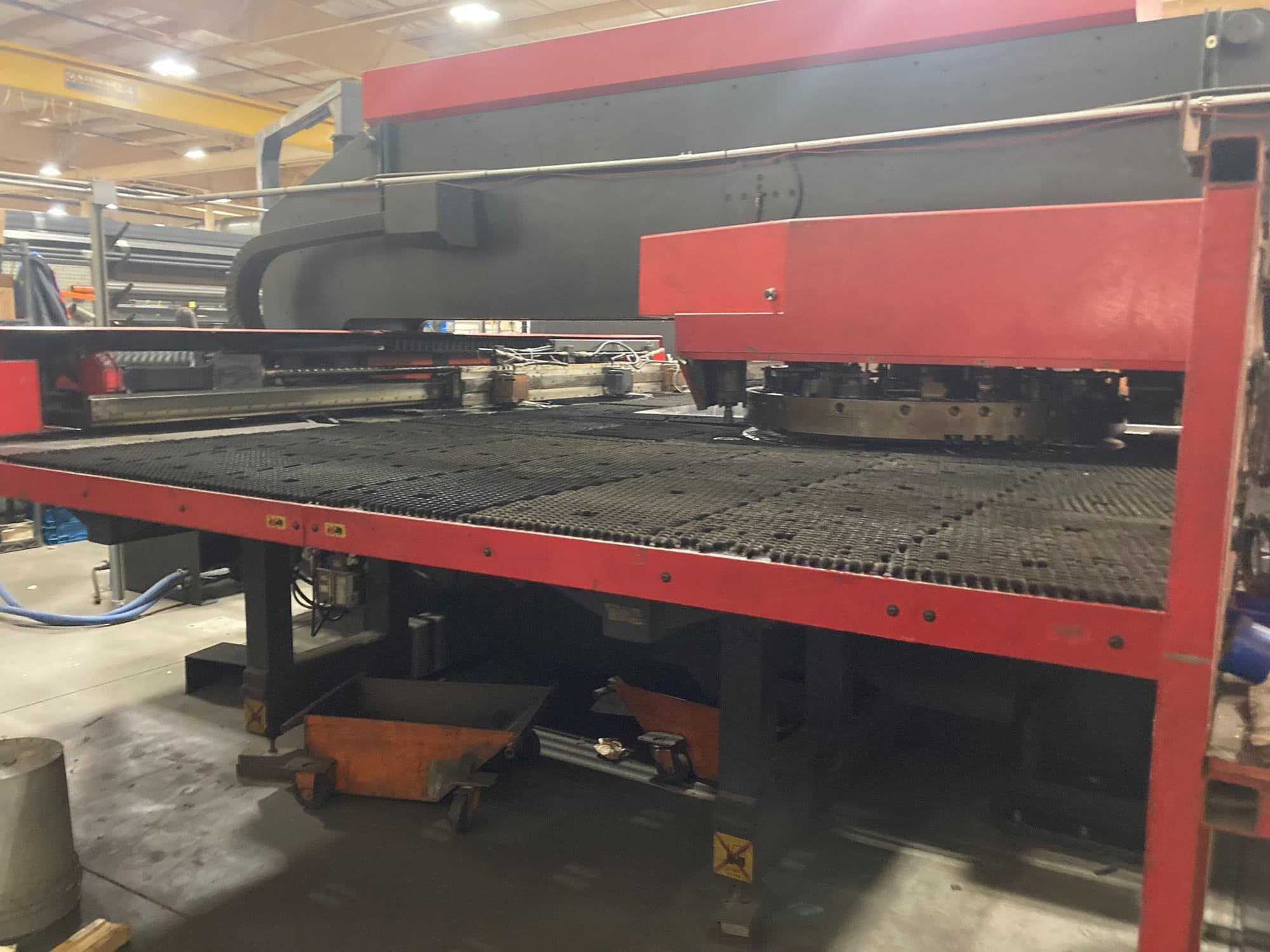 33 Ton Amada VIPROS 358 King II CNC Turret Punch, 1999 - Load/Unload, Chiller, Tool Sharpener